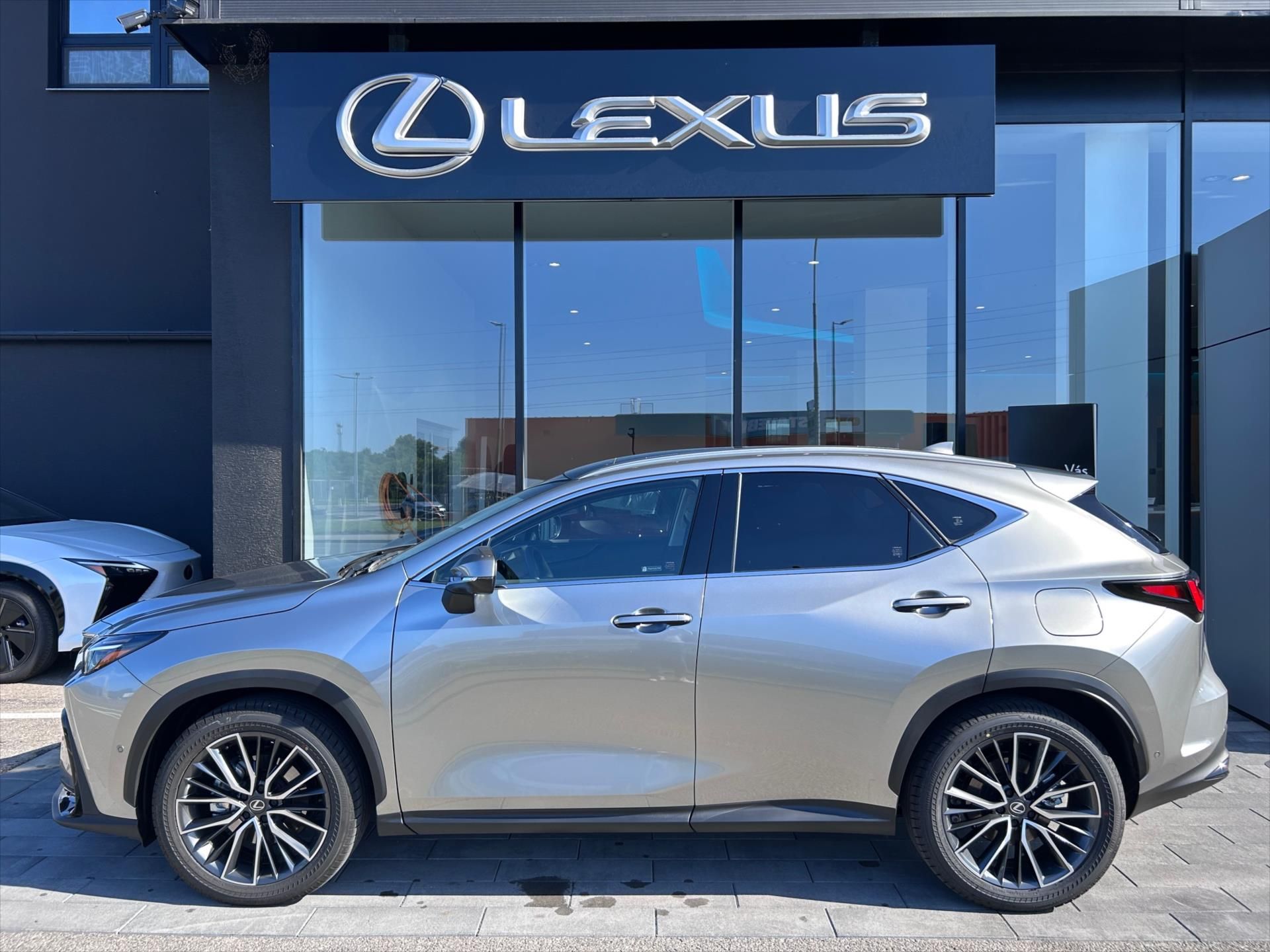 Lexus NX 350h, 2.5   Luxury Panoramic - fotka 2