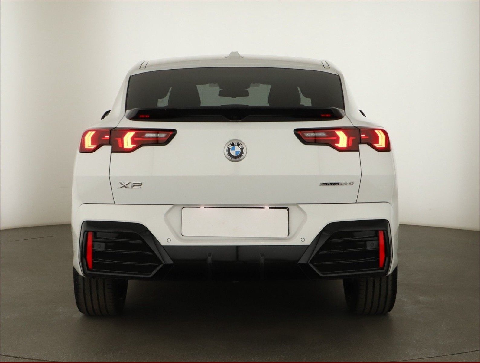 BMW X2, sDrive20i, M Paket, Navigace - fotka 4