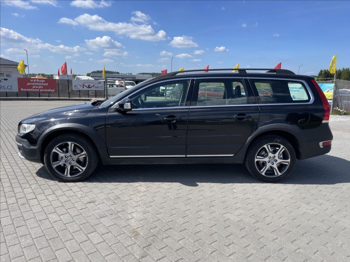 Volvo XC70, 2,4 D5 Geartronic Summum AWD - fotka 2