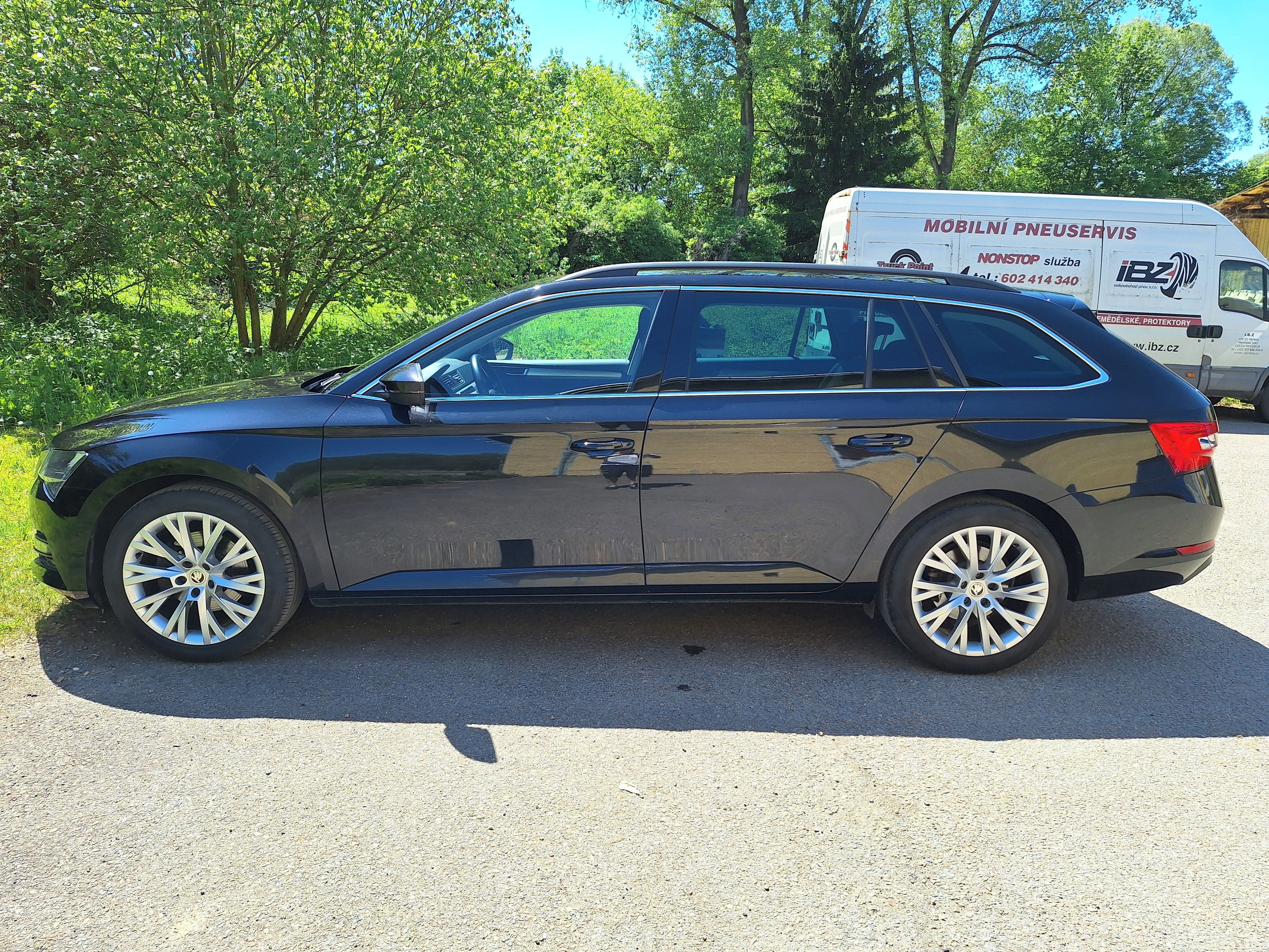 Škoda Superb, Škoda Superb 2.0tdi DSG Ambiti - fotka 4