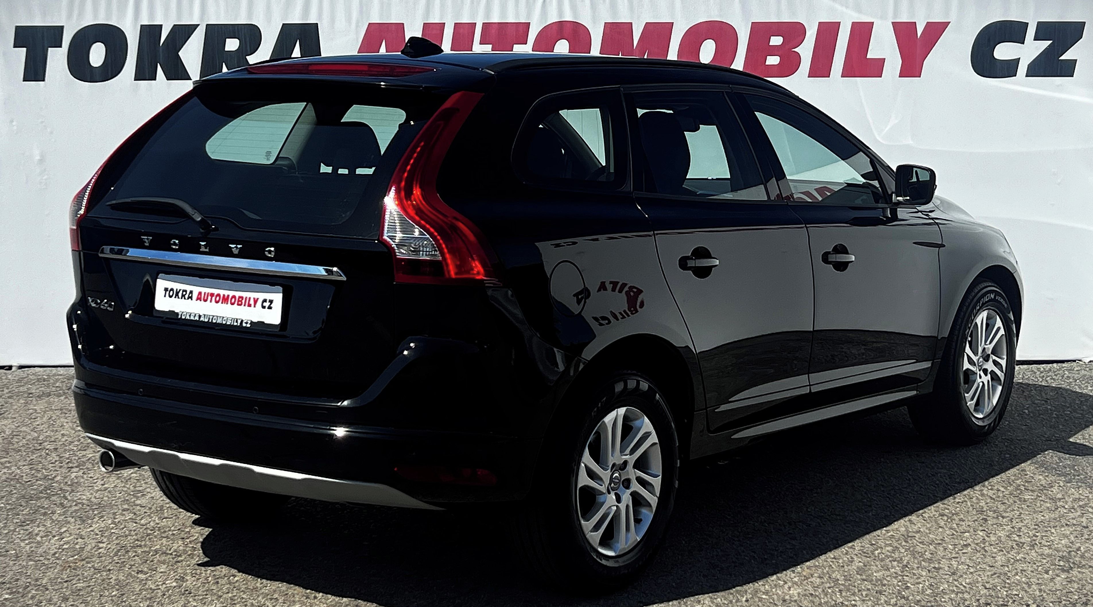 Volvo XC60, 2.0d D3 A/T Momentum Navigace - fotka 4