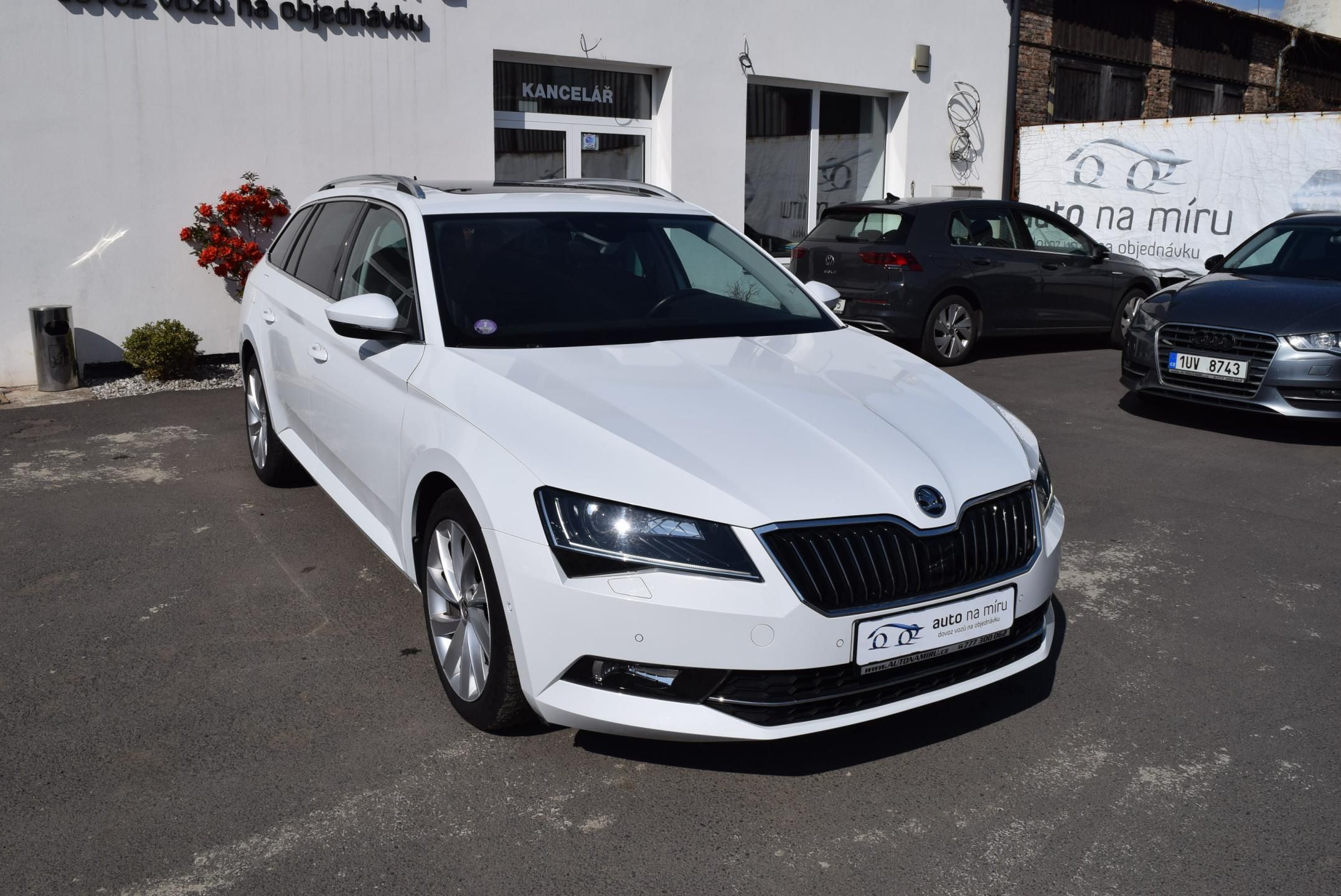 Škoda Superb, 1.5TSI 110kw DSG "L&K" TAŽ XEN - fotka 4