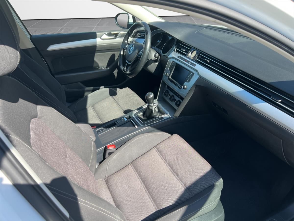 Volkswagen Passat, 1,6 TDi - fotka 6