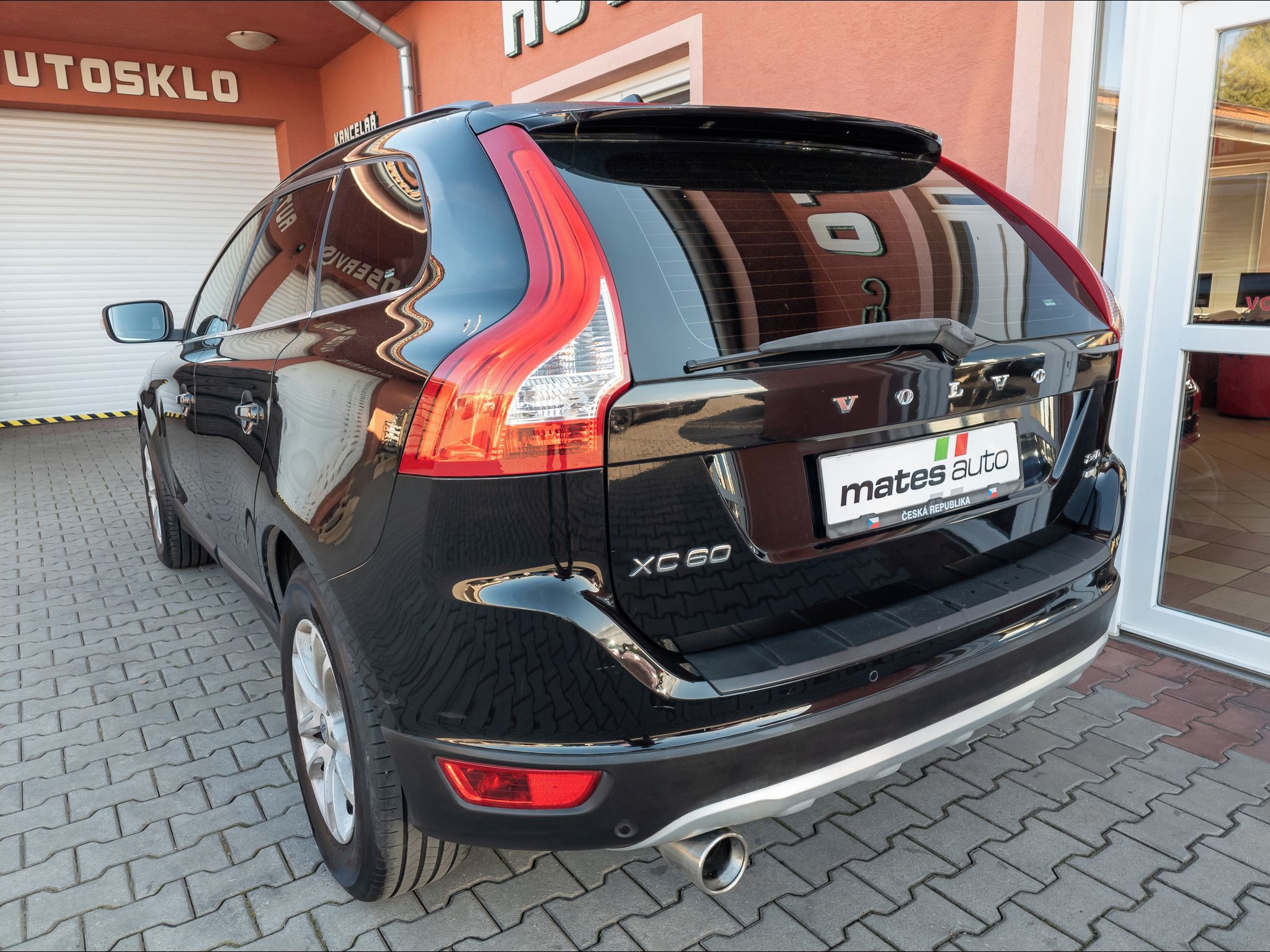 Volvo XC60, 2.4 D5 129kW - fotka 3
