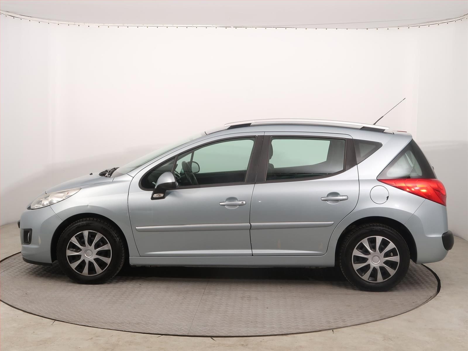 Peugeot 207, 1.4, za dobrou cenu - fotka 3
