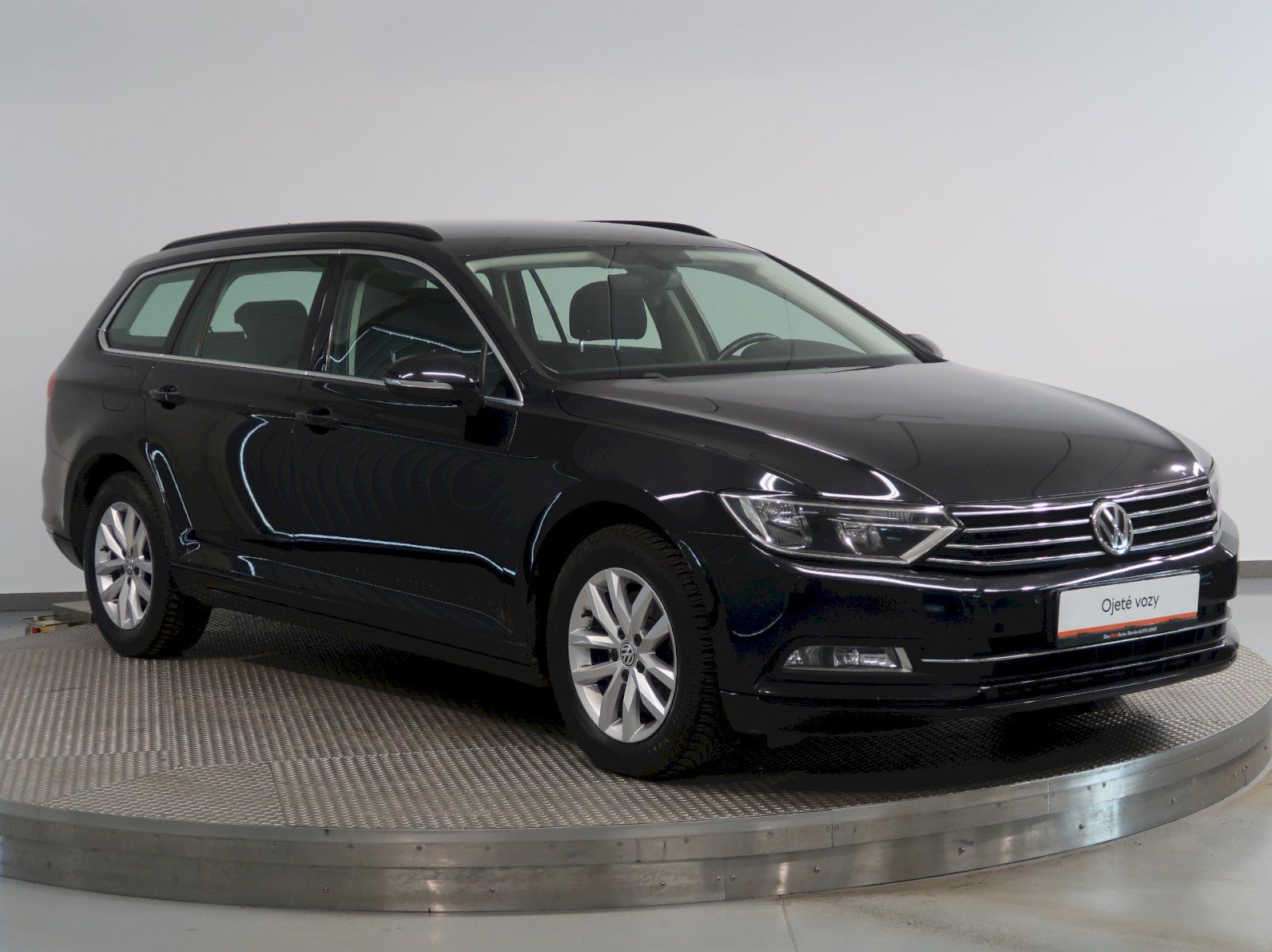 Volkswagen Passat, COMFORTLINE 1.6TDI 88KW - fotka 6