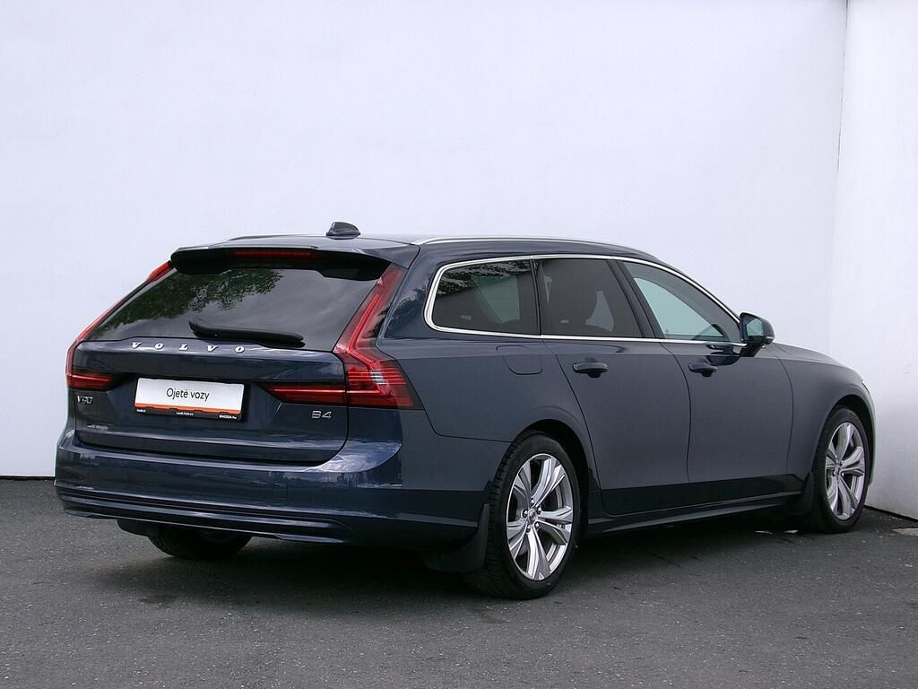 Volvo V90, Inscripction 2.0 B5 145 kW - fotka 2
