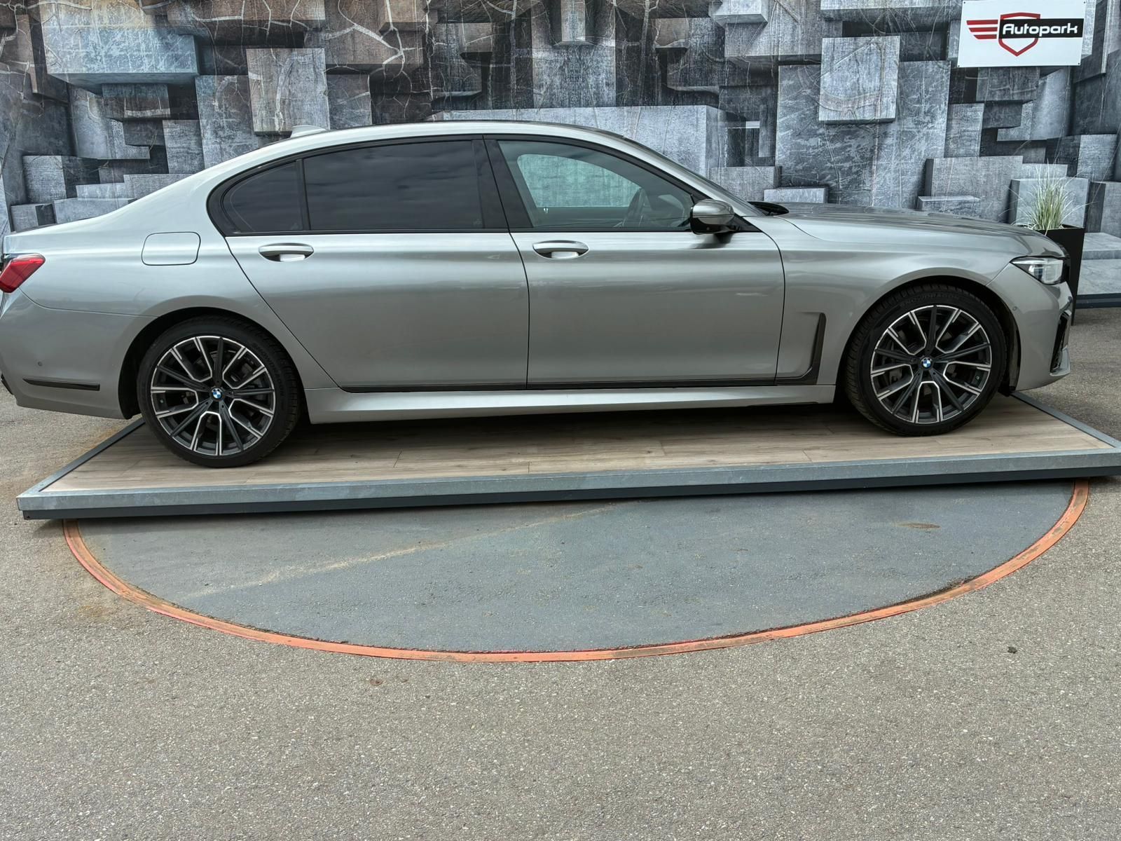 BMW Řada 7, 740i, 239KW, LONG, SOFT - fotka 5