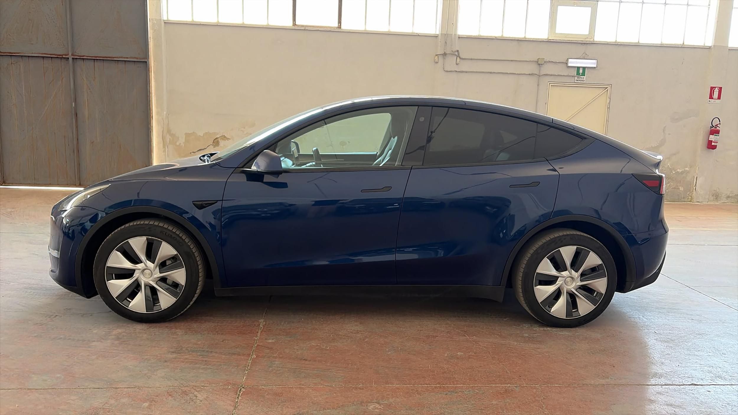 Tesla Model Y, Long Range Dual Motor AWD - fotka 2