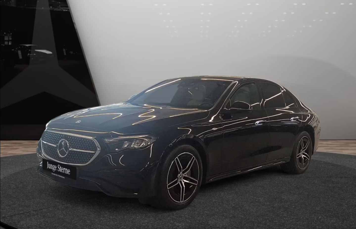 Mercedes-Benz Třídy E, E300de 4M AMG*Pano*Superscreen - fotka 3