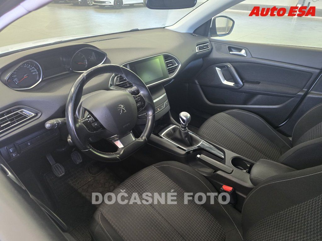 Peugeot 308, 1.2 T,ČR - fotka 3