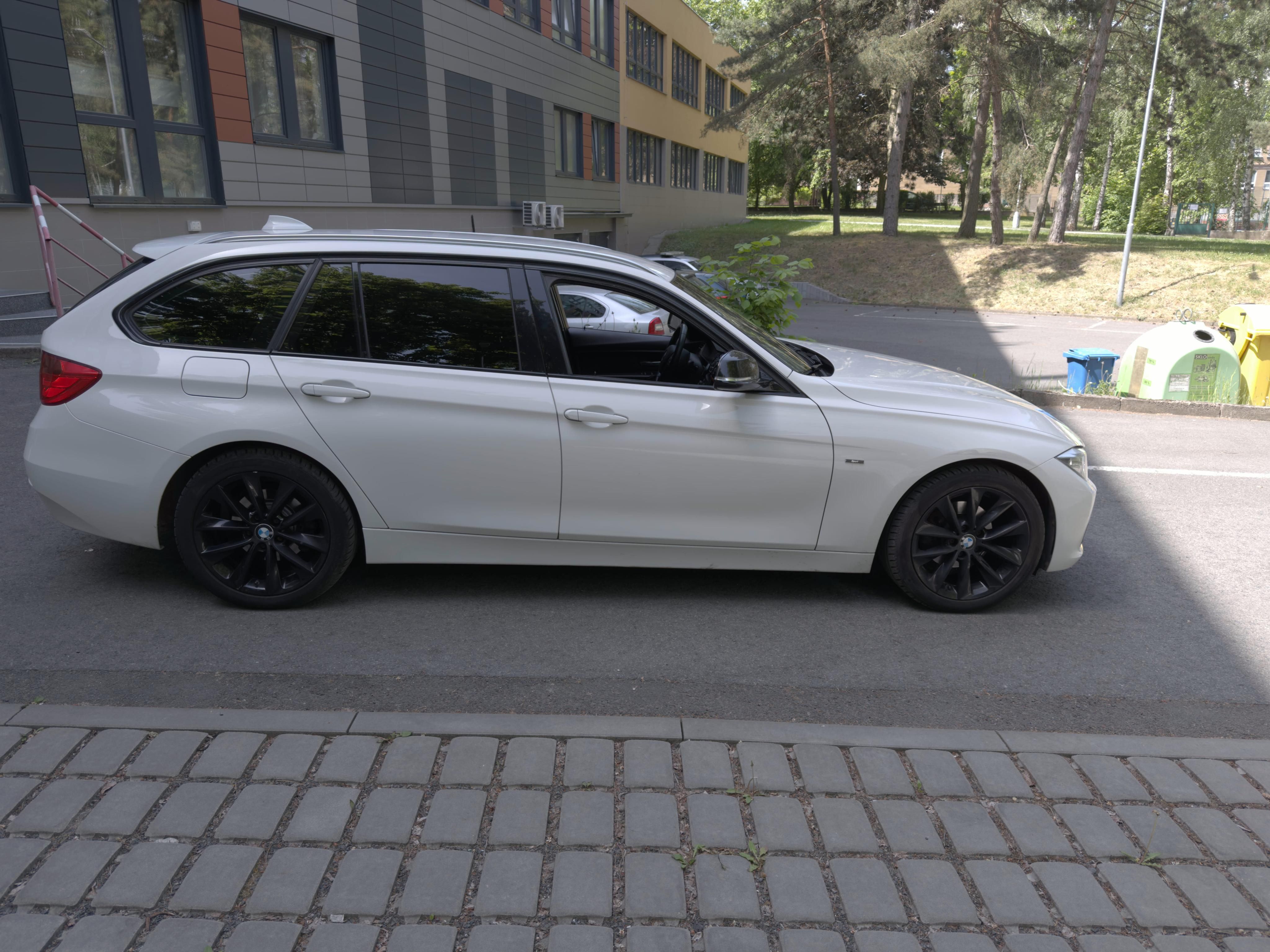 BMW Řada 3, BMW 318d Touring - fotka 5