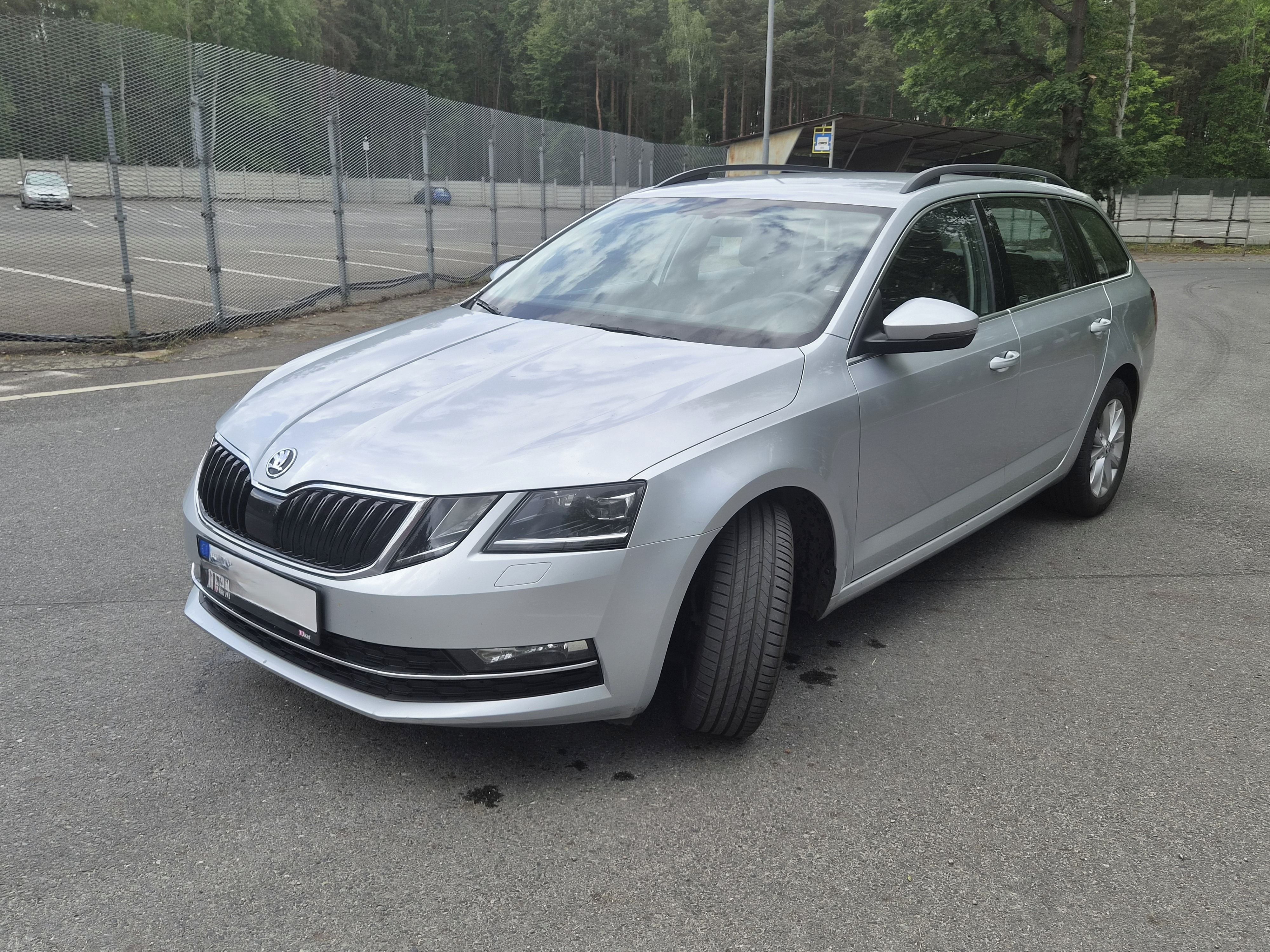 Škoda Octavia, 1.6 TDI automat - fotka 2