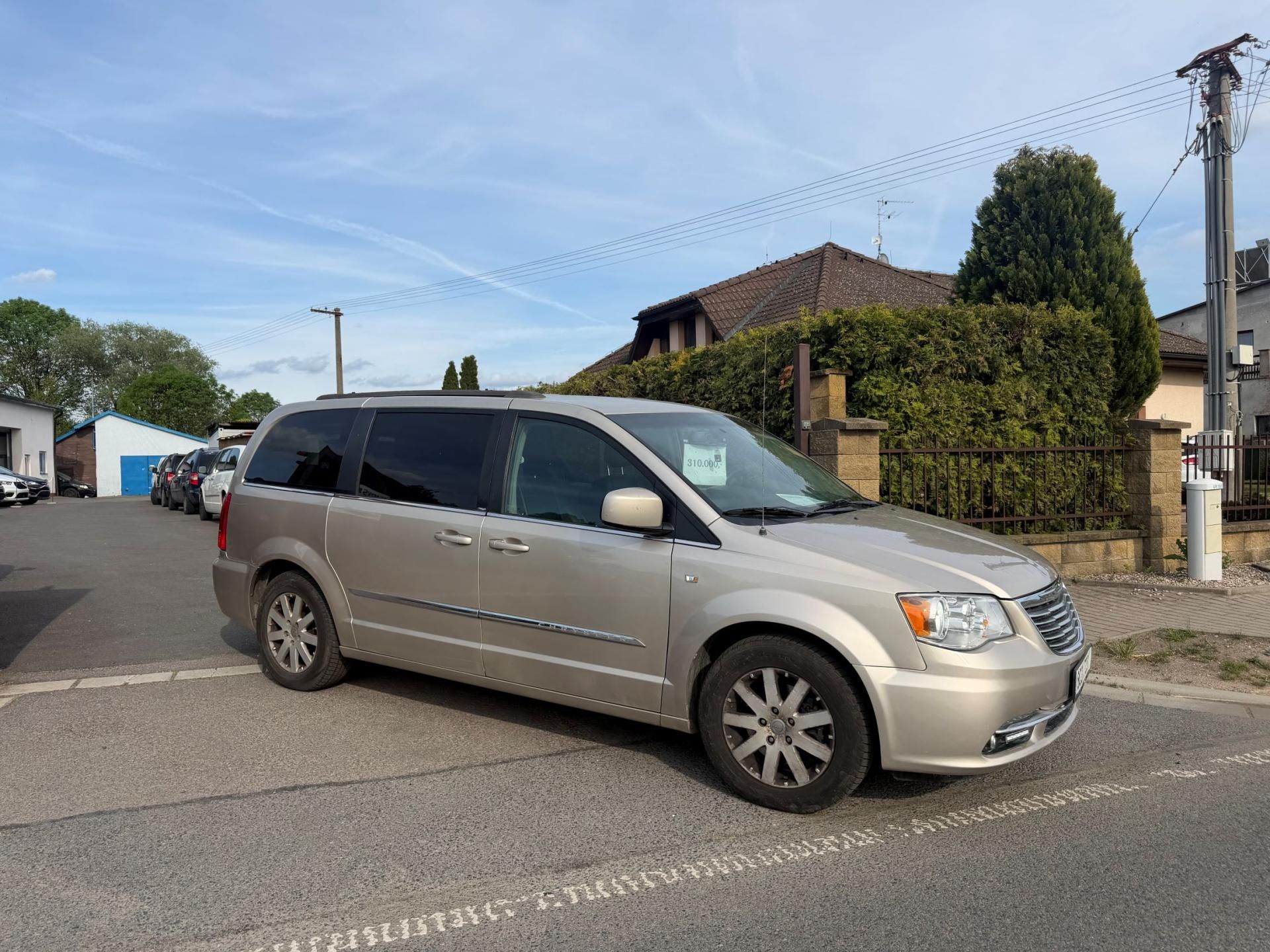 Chrysler Town & Country, 3,6 Pentastar DVD Kůže 2014