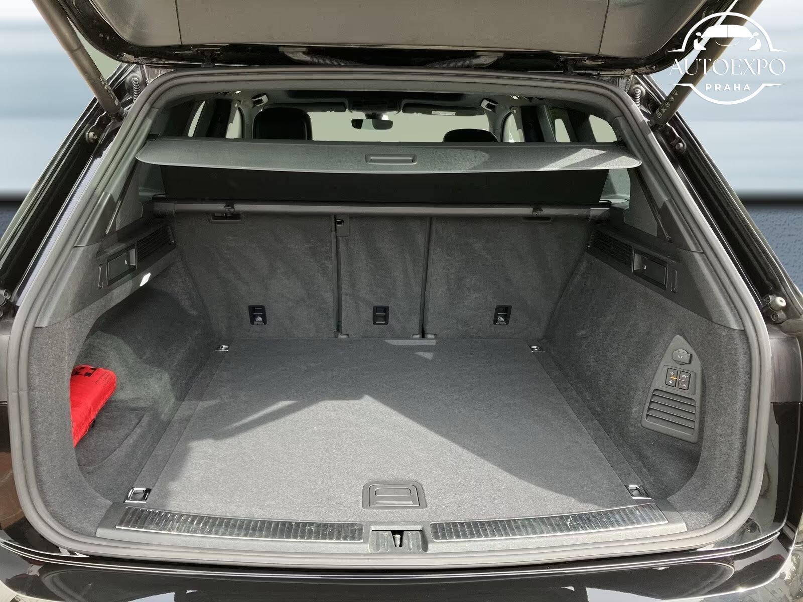 Volkswagen Touareg, 3.0 V6 TDI Elegance 4Motion - fotka 5