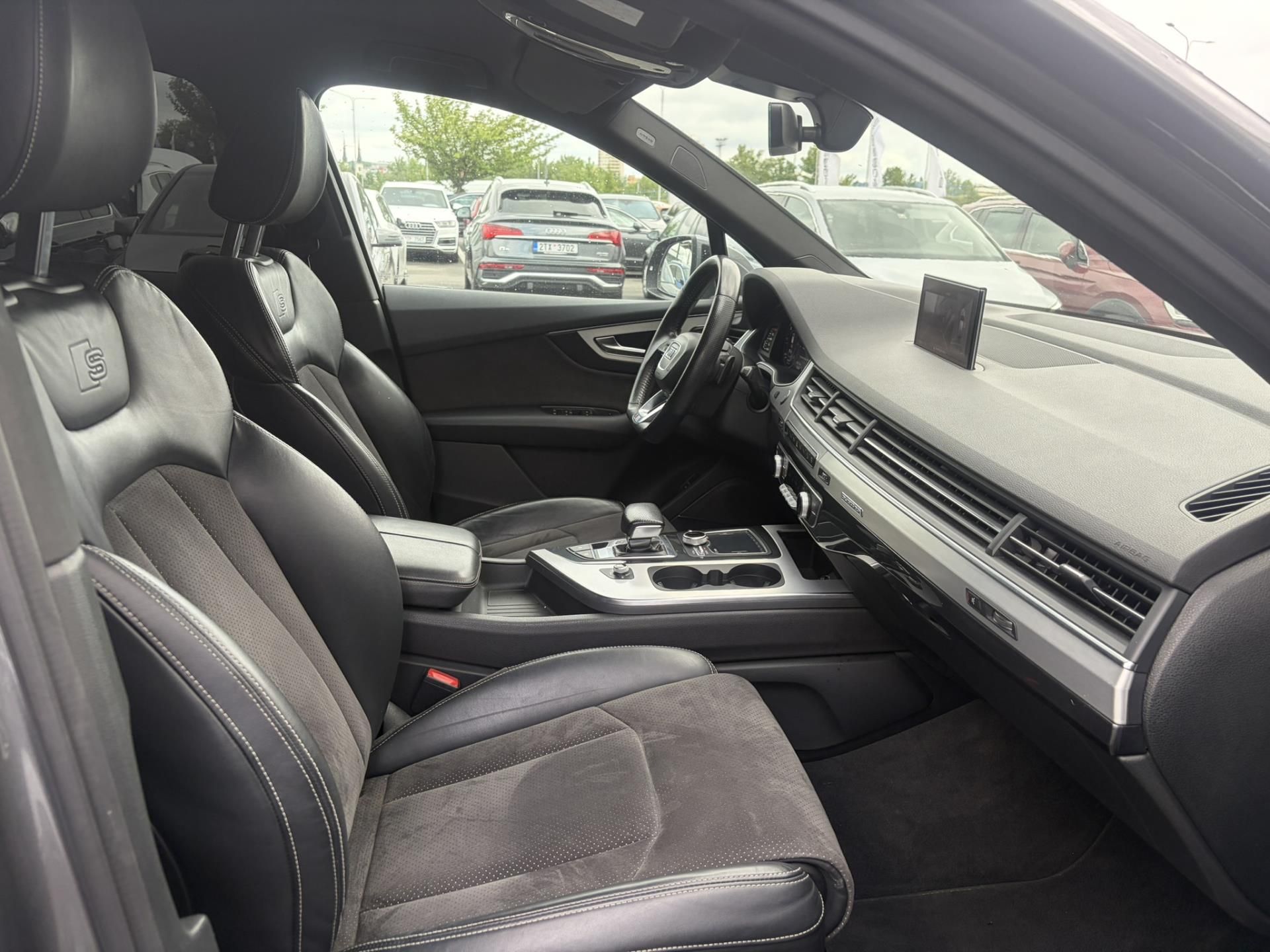 Audi Q7, 3.0TDi S-Line Quattro 7míst - fotka 6