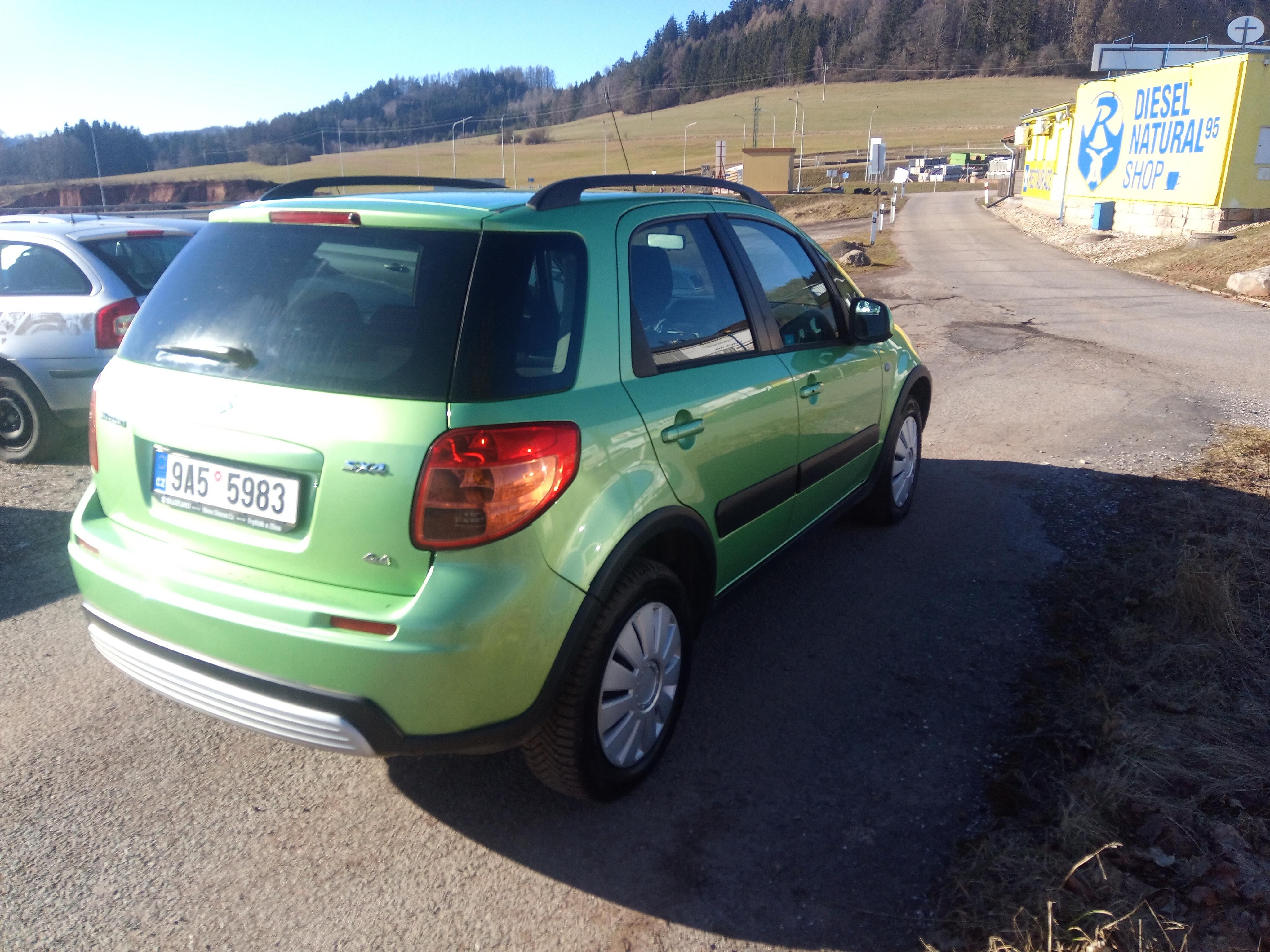Suzuki SX4, 1,6 16 V po prvním majiteli - fotka 4