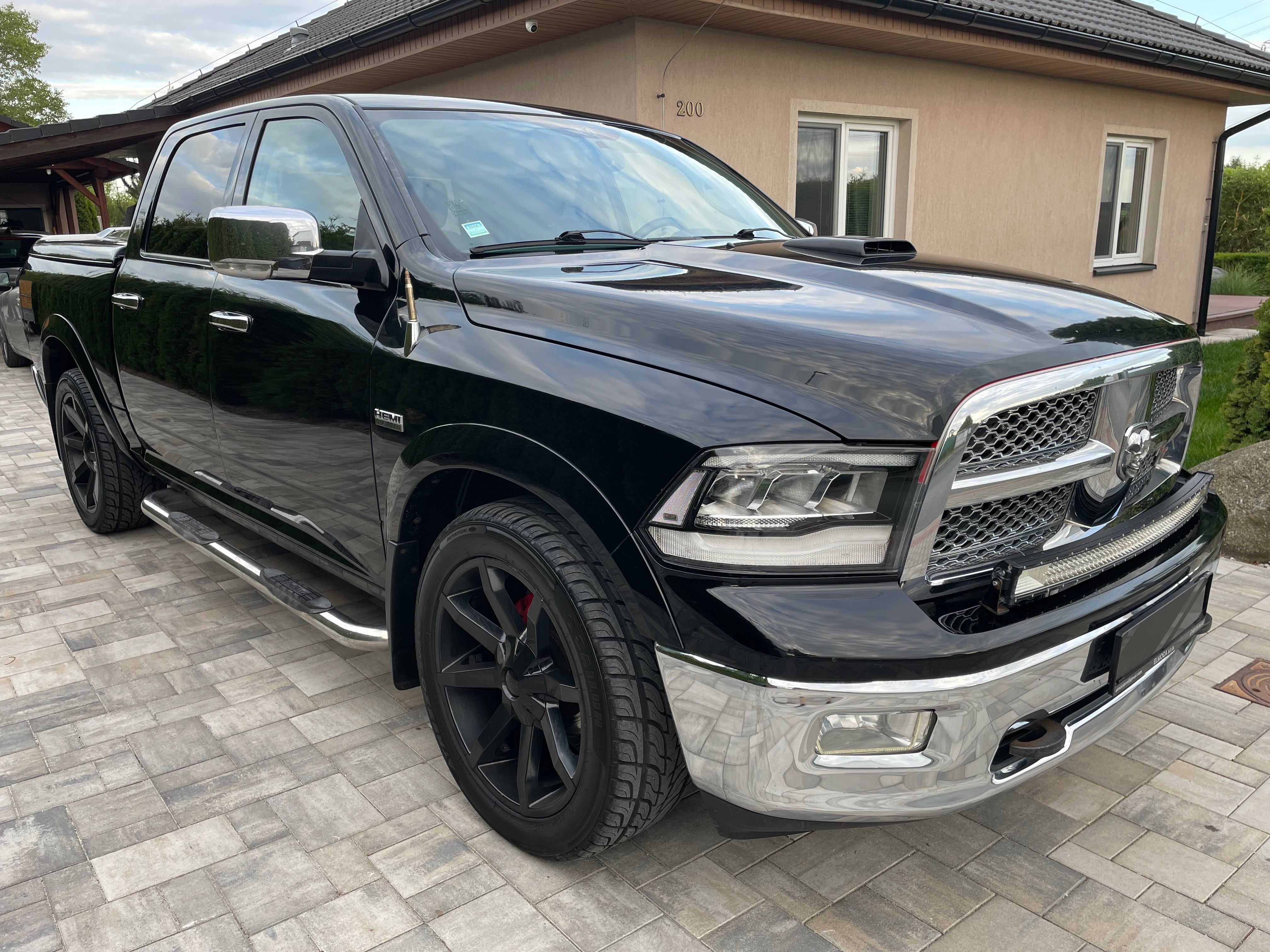 Dodge Ram, 1500 5,7V8 super výbava a stav - fotka 3