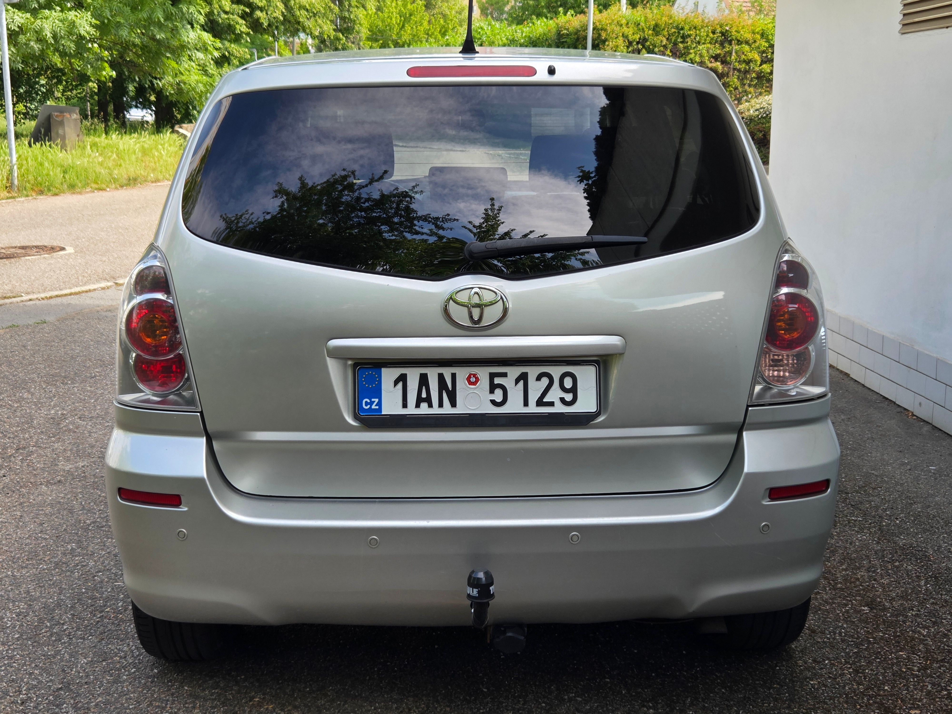 Toyota Corolla Verso, 2.2D 130kw 7.míst Tažné - fotka 5