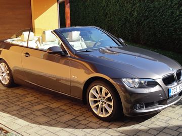 320i E93