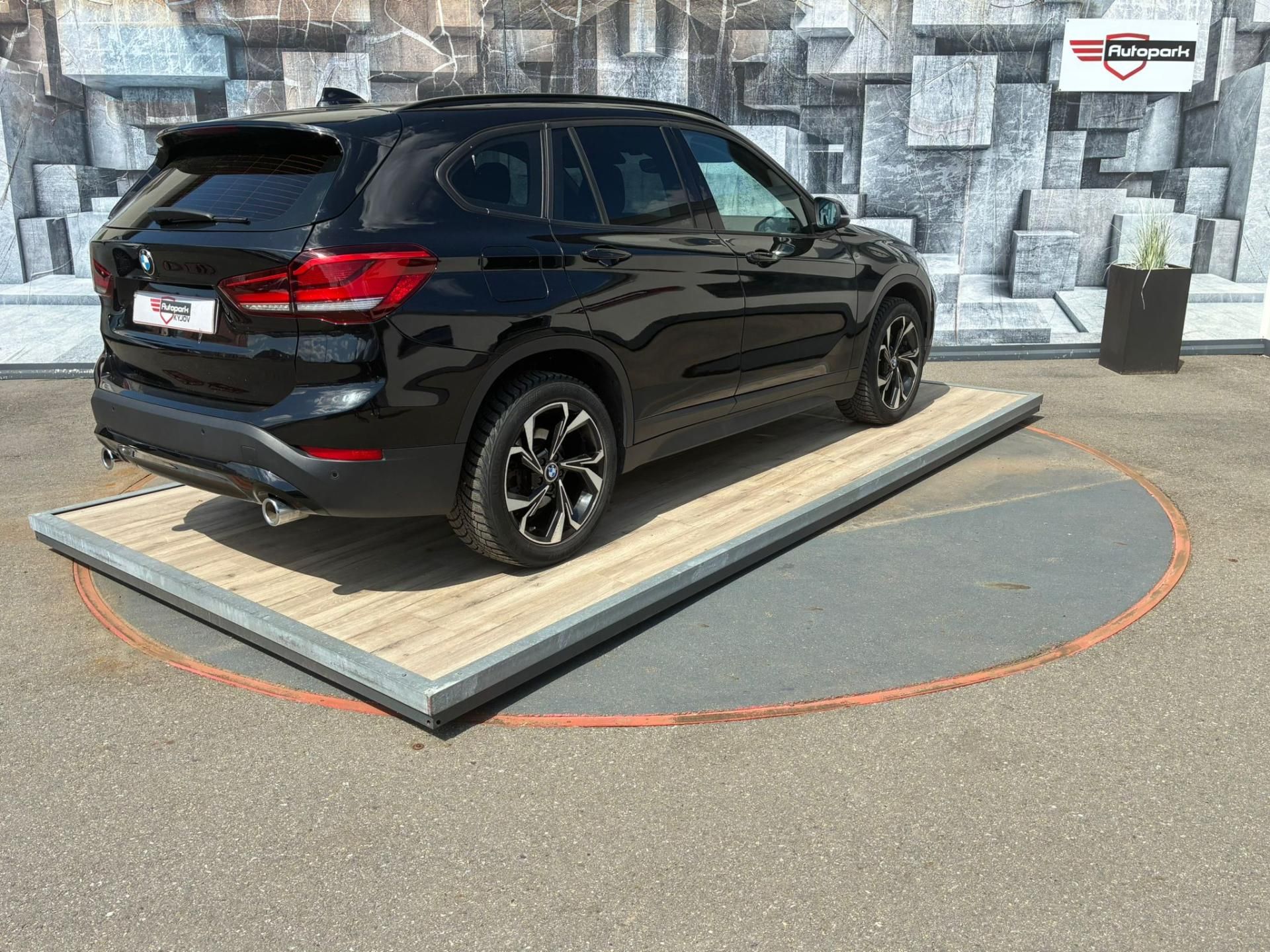 BMW X1, 25i, 170KW, 4x4 - fotka 6