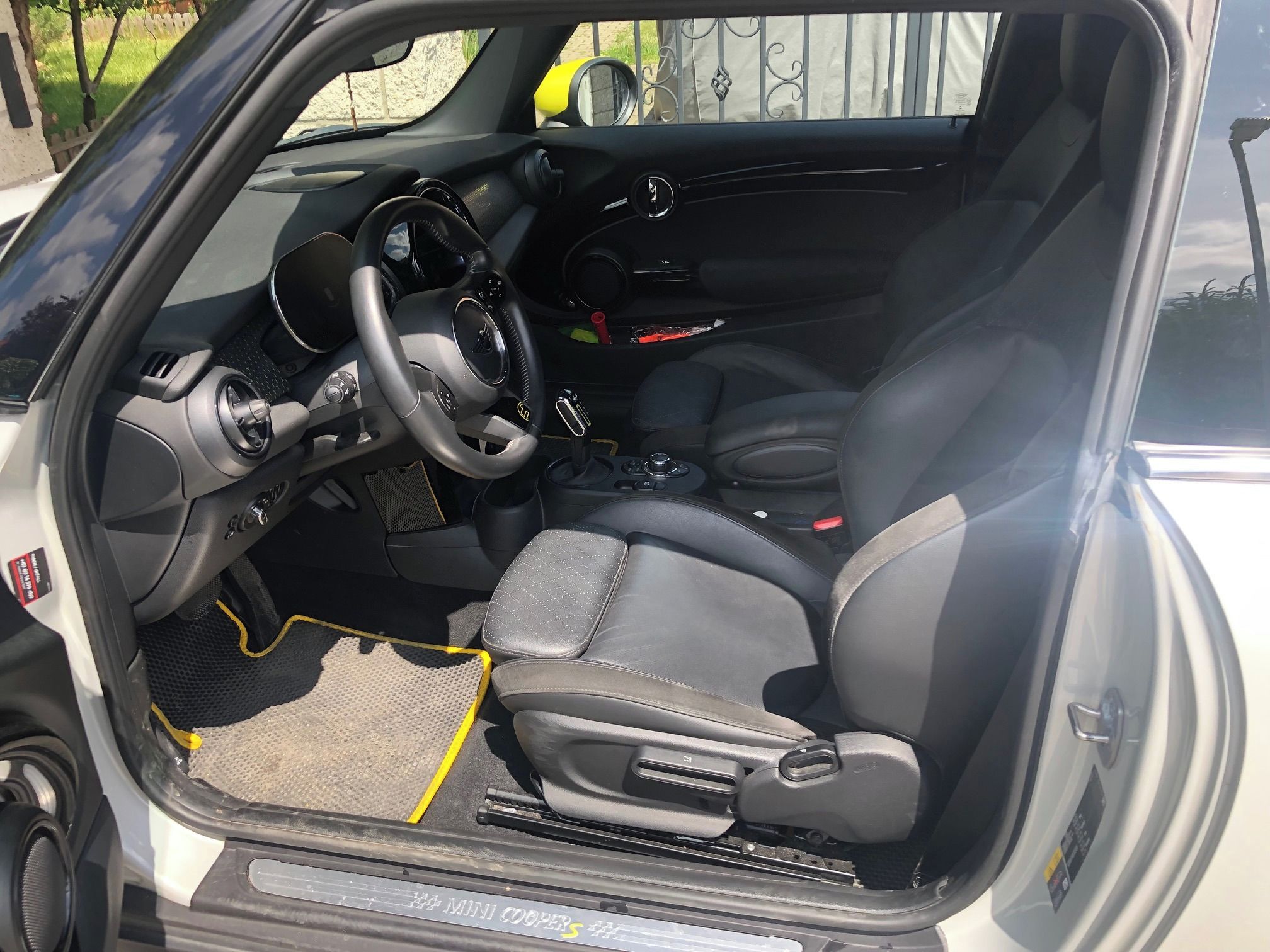 Mini Cooper, SE - fotka 6