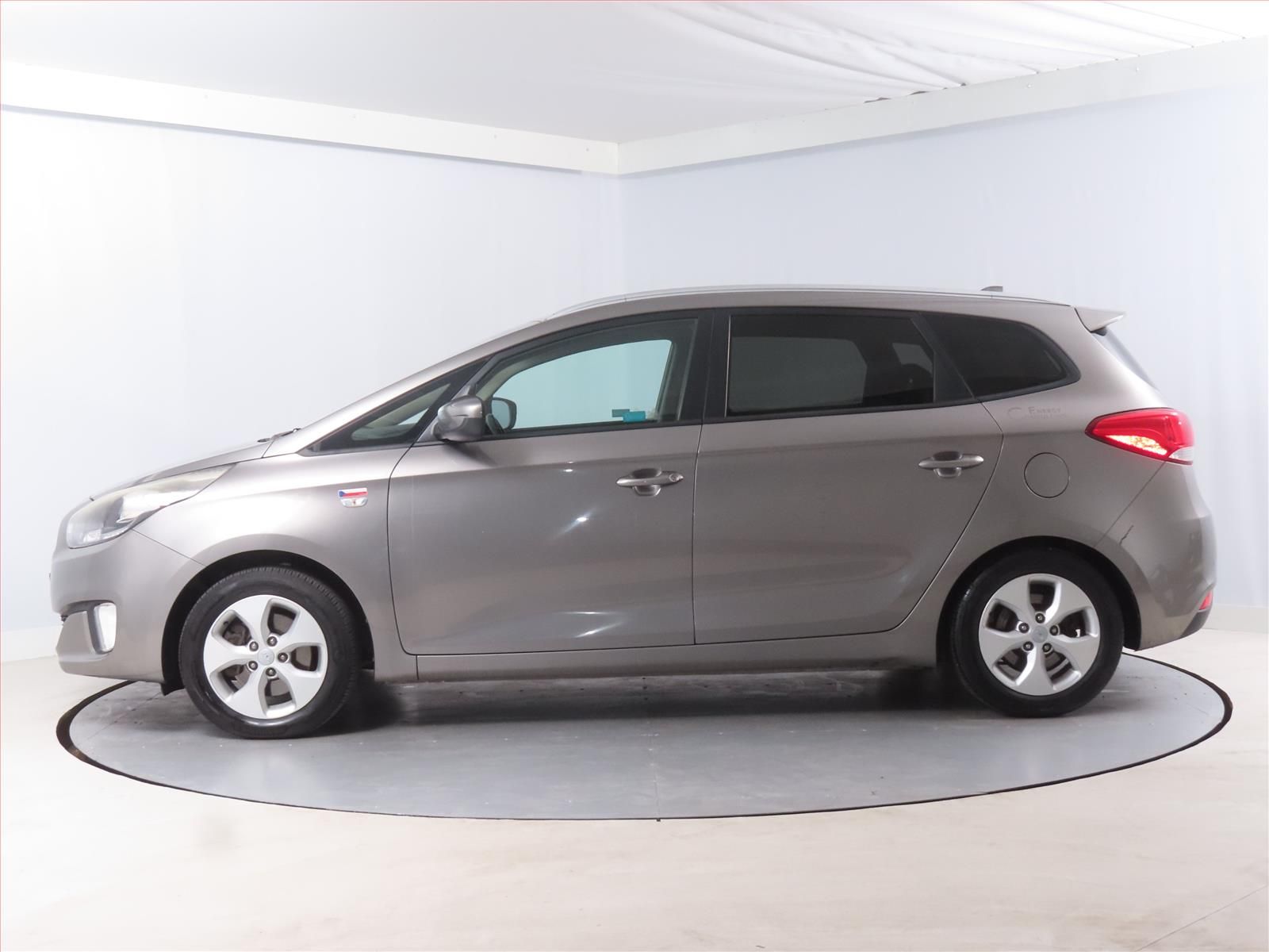Kia Carens, 1.6 GDI, Automatická klima - fotka 3