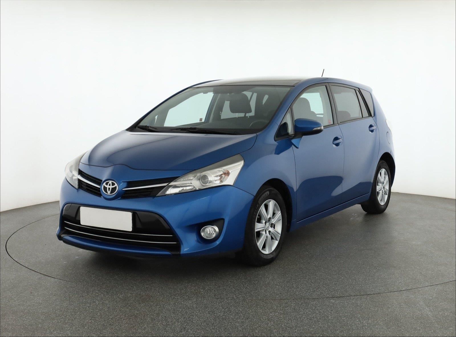 Toyota Verso, 1.6 D-4D, Serv.kniha, Xenony - fotka 2