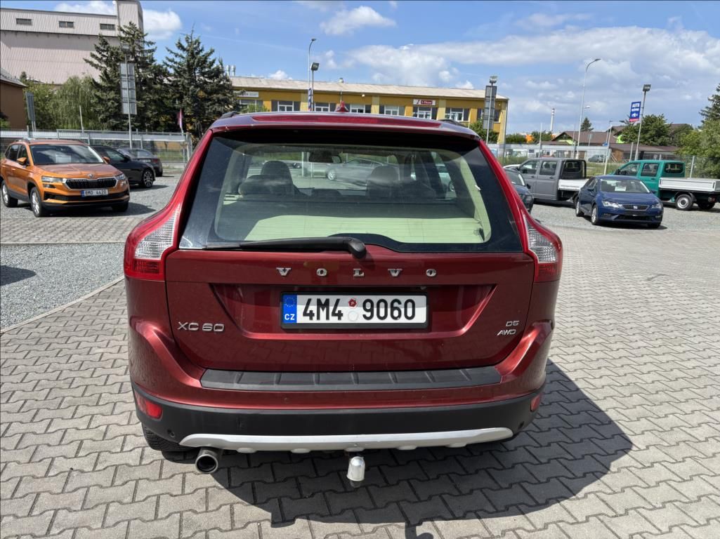Volvo XC60, 2,4 D5 136kw,ČR - fotka 5