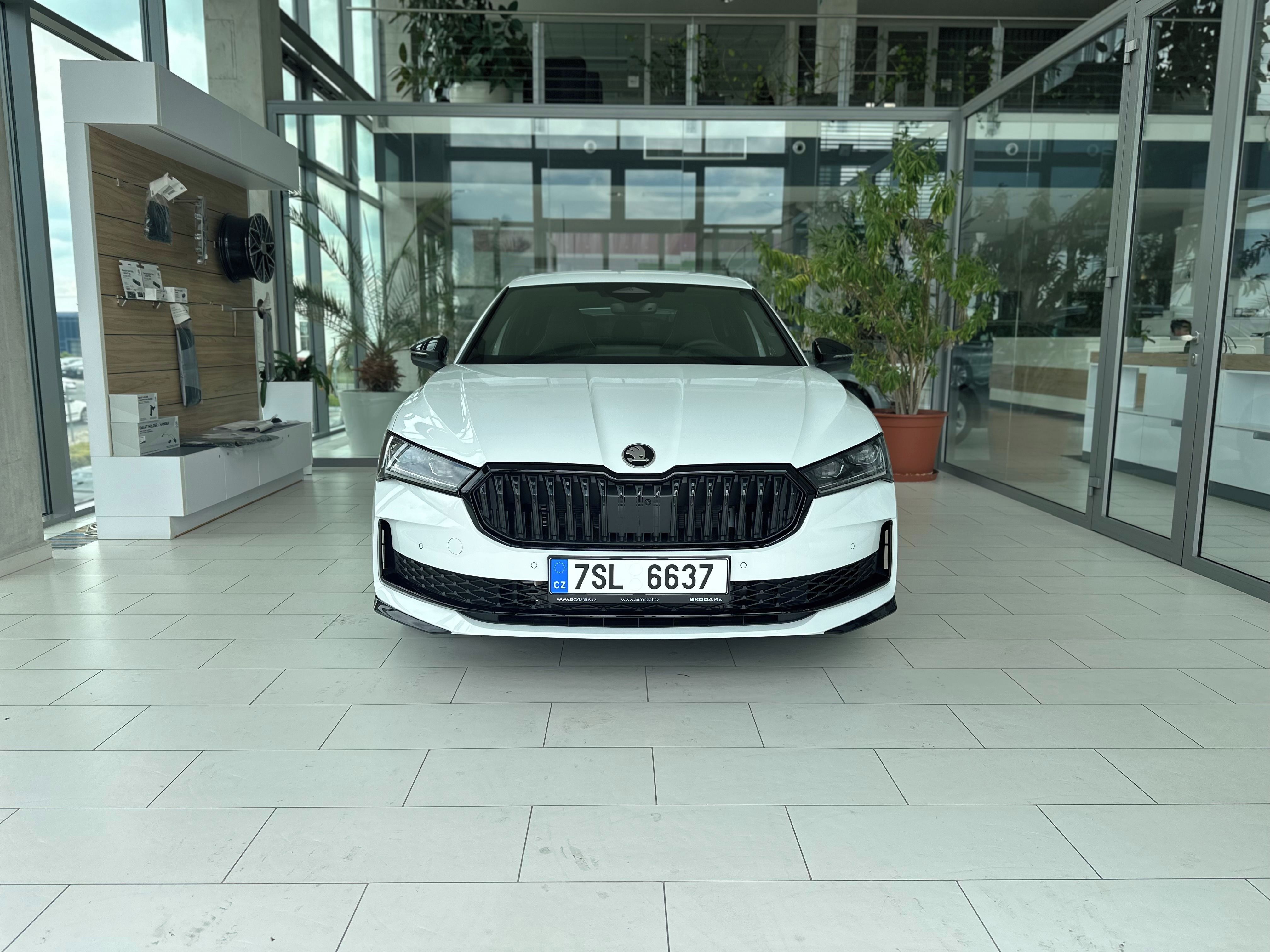 Škoda Superb, Sportline 2,0 TSI 195 kW 4x4 - fotka 2