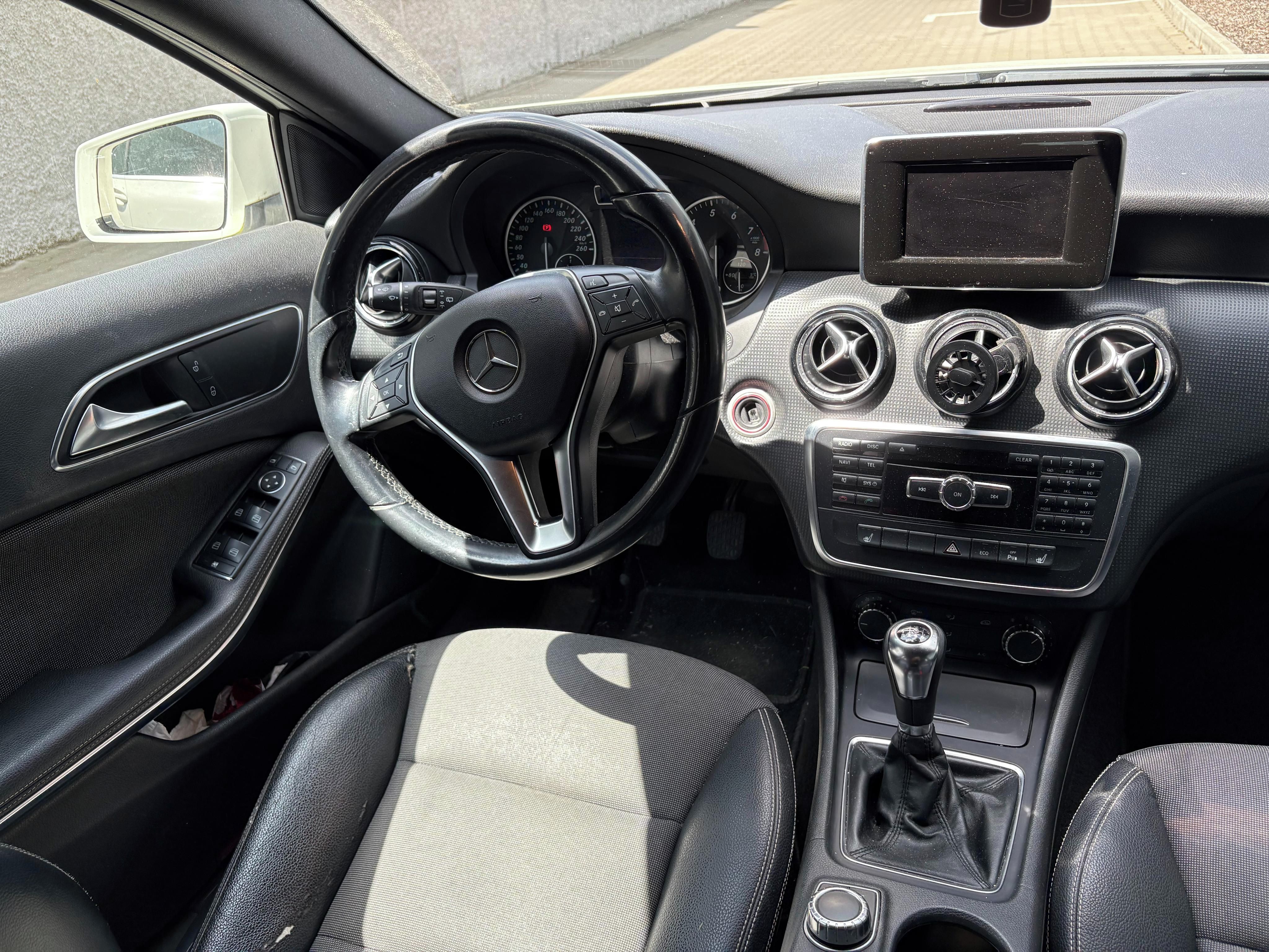 Mercedes-Benz Třídy A, Mercedes-Benz A180 - fotka 4
