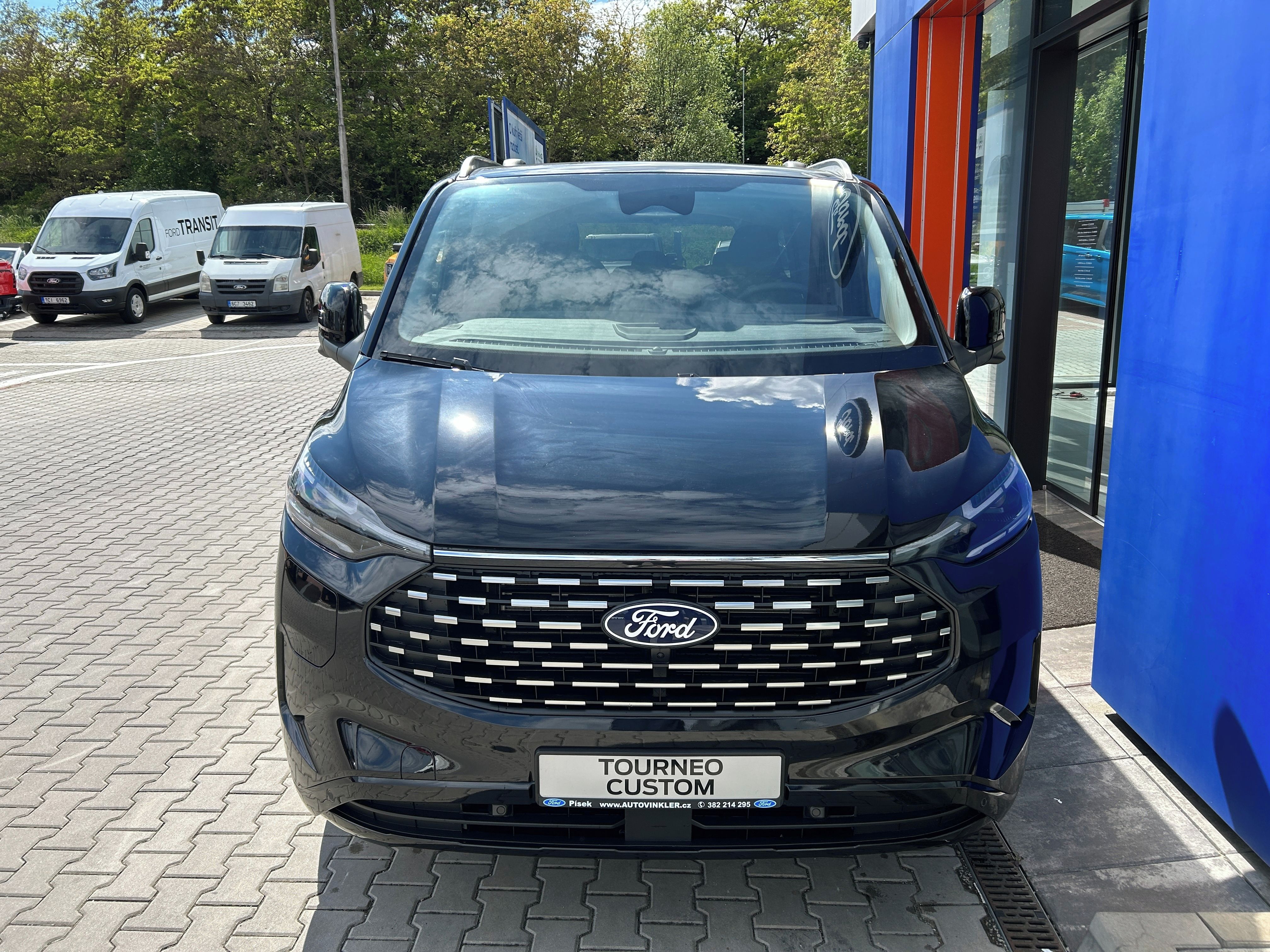 Ford Tourneo Custom, Titanium X L1 2.5 PHEV 171kW - fotka 2