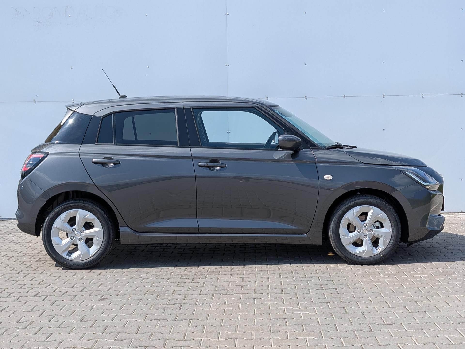 Suzuki Swift, PREMIUM 1.2 HYBRID CVT 4x2 MY2 - fotka 3