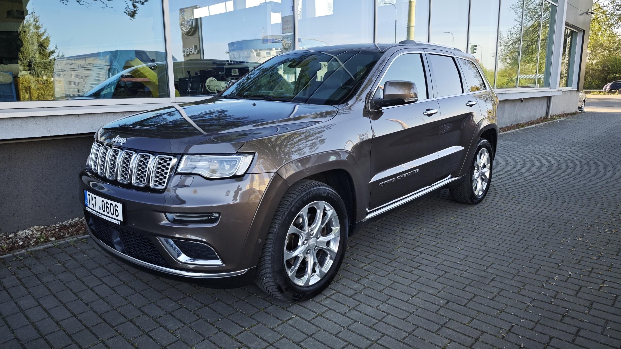 Jeep Grand Cherokee, 3,0 CRD Summit ČR, 1.maj. - fotka 2