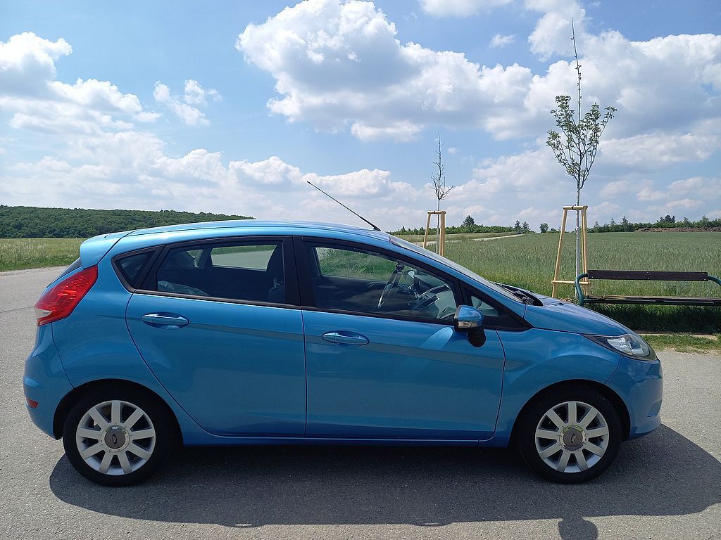 Ford Fiesta, 1,2i 60kw klima+alu.kola - fotka 6