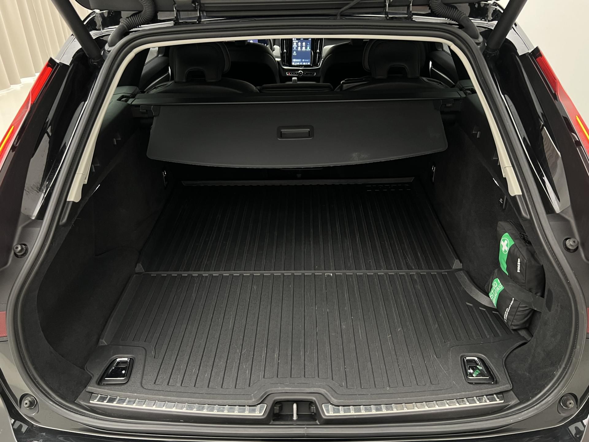 Volvo V90, CC B4 AWD PLUS AUT - fotka 5