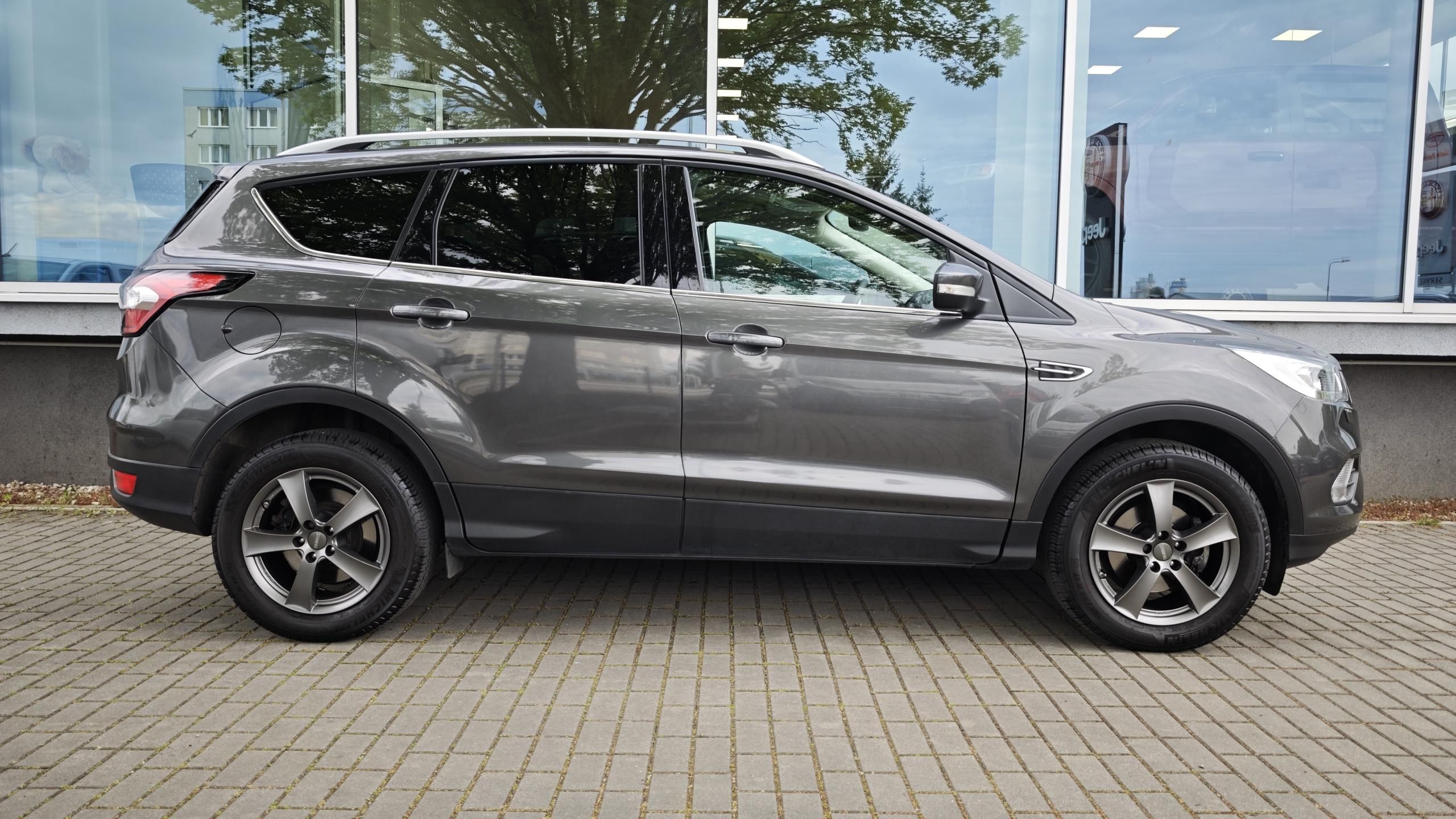 Ford Kuga, 1,5 110kW, 1. maj, ČR - fotka 5