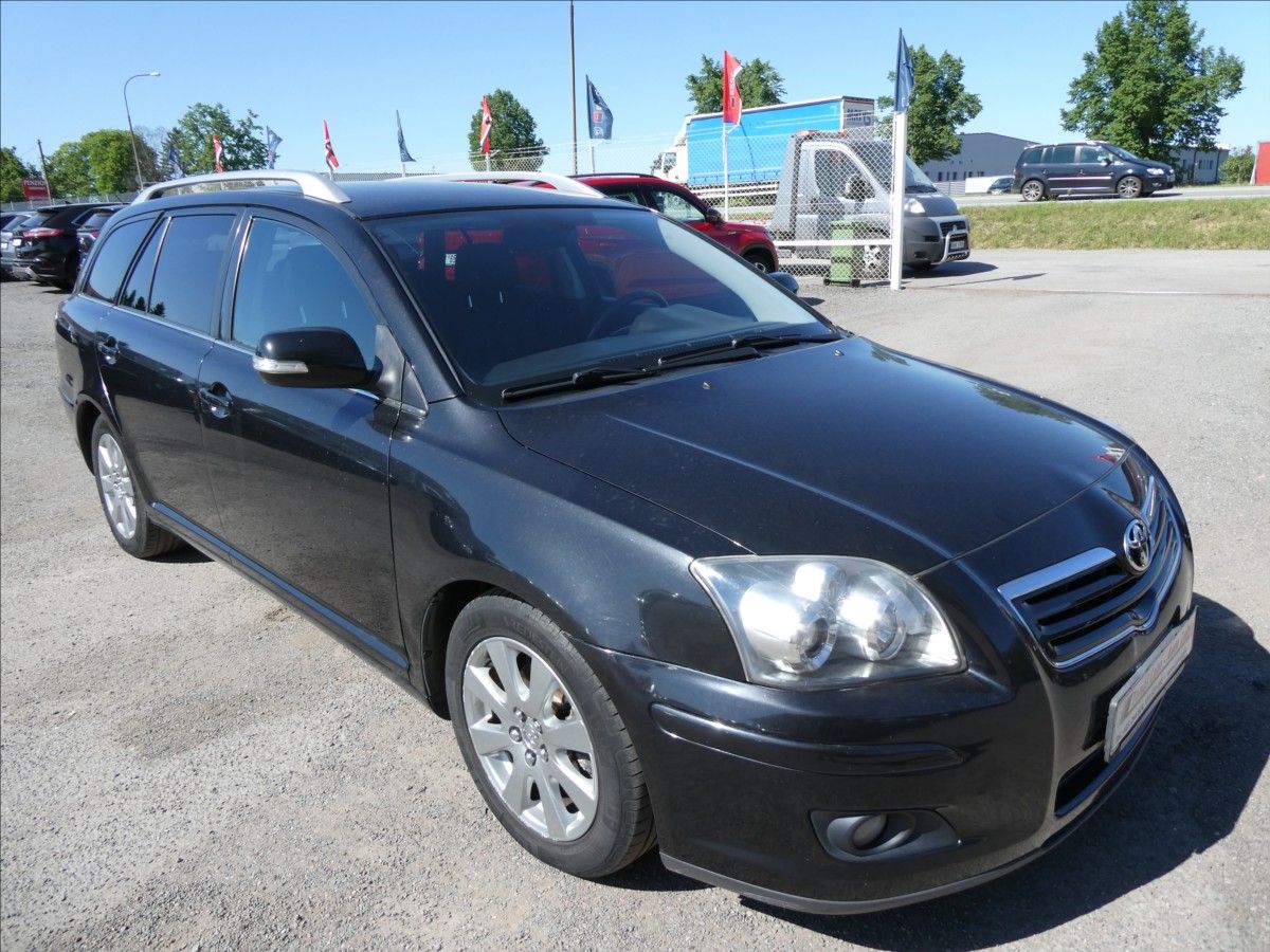 Toyota Avensis, 1,8 VVT-i 95kW 2x kola,servisk