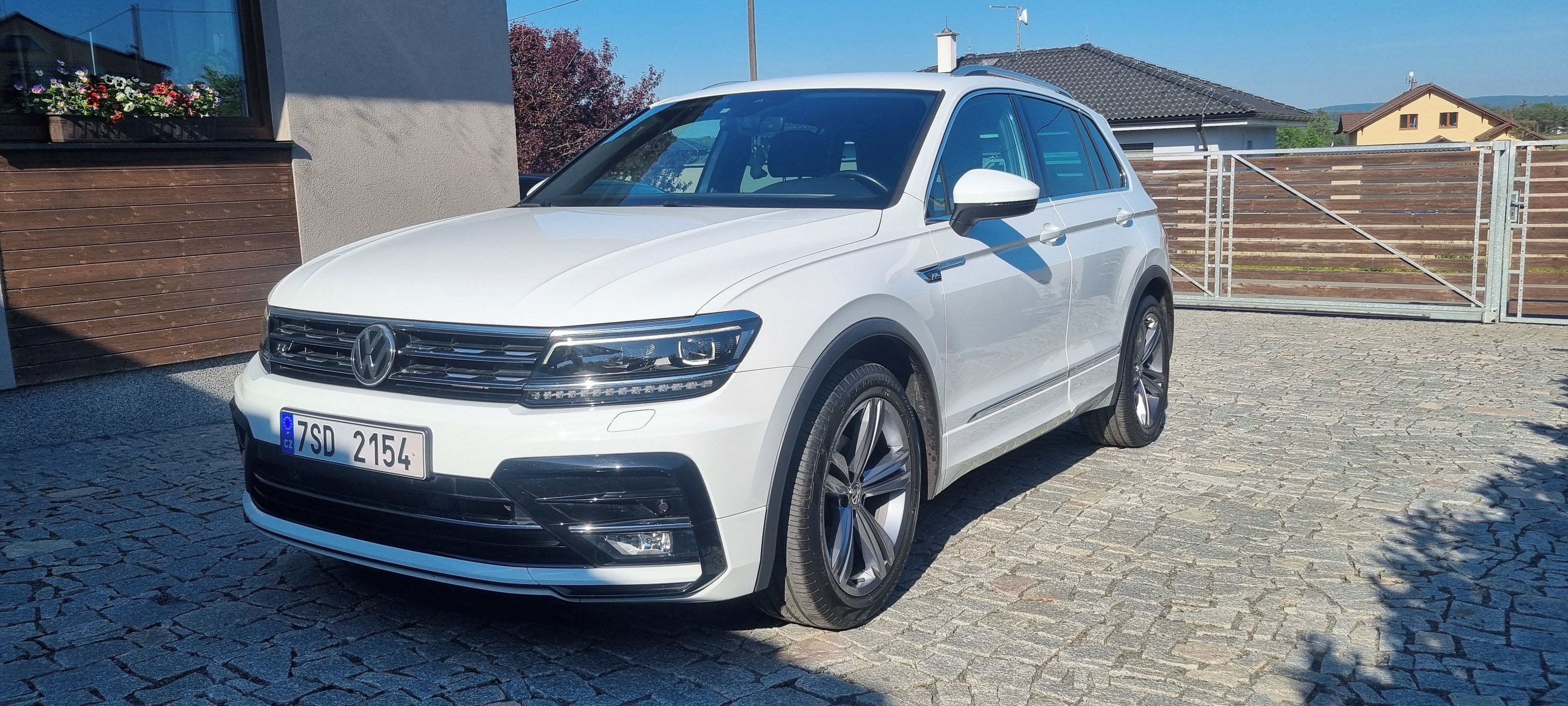 Volkswagen Tiguan, R-line jako nový 57xxxxkm - fotka 5