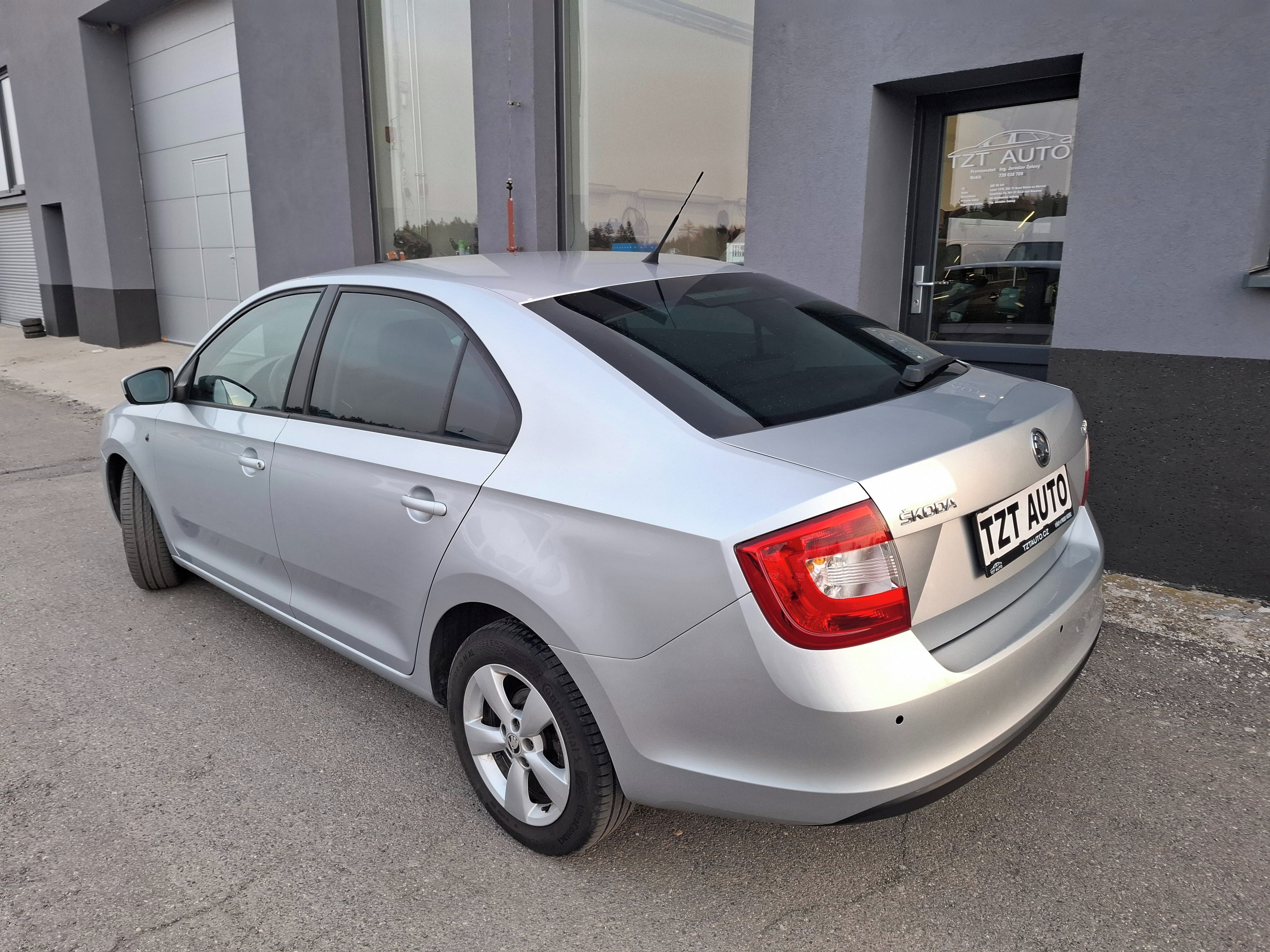 Škoda Rapid, 1.6TDi 77kW, VELMI SOLIDNÍ - fotka 4