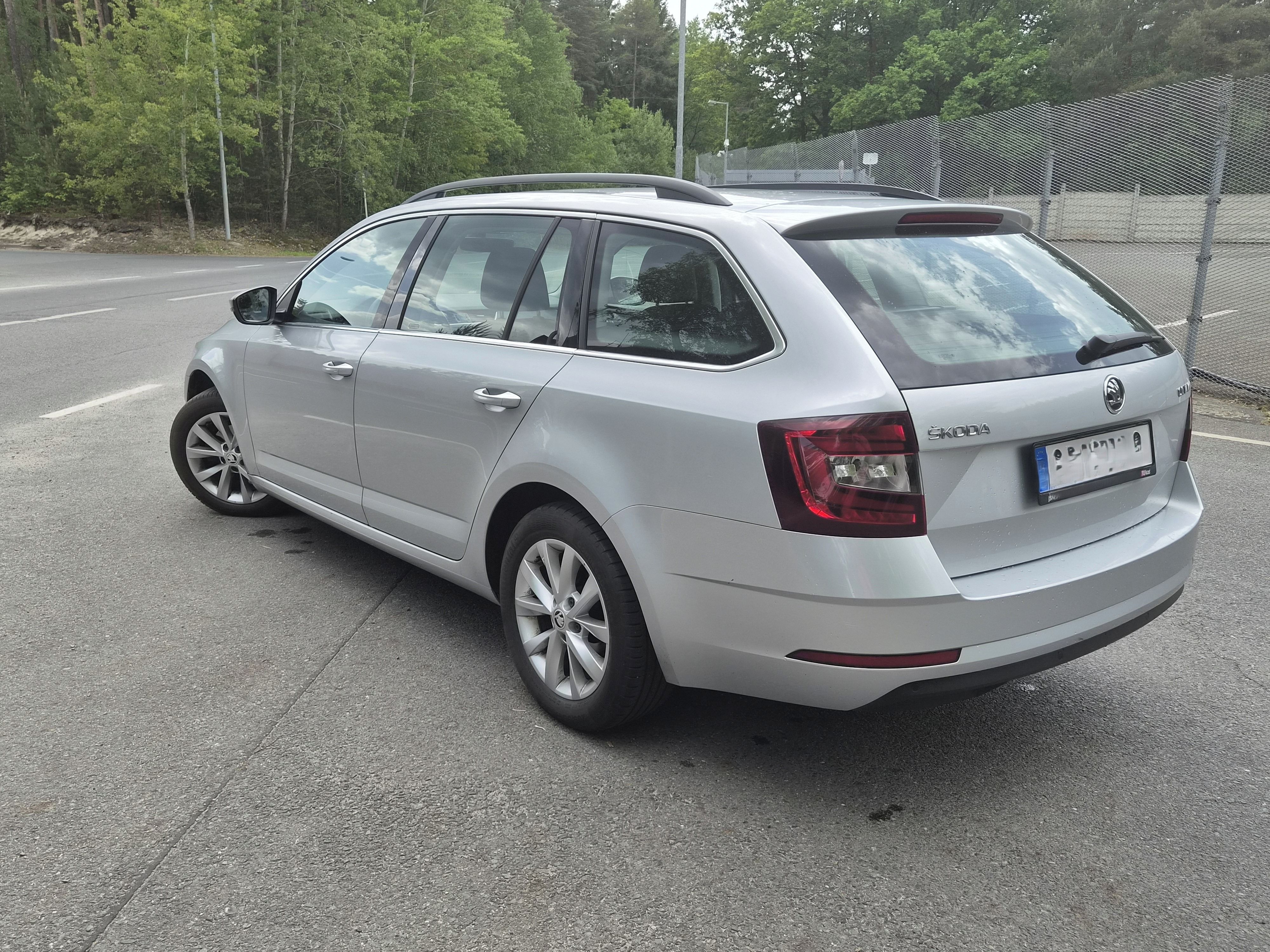 Škoda Octavia, 1.6 TDI automat - fotka 4