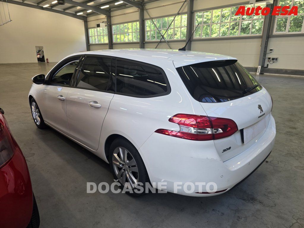 Peugeot 308, 1.2 T,ČR - fotka 2