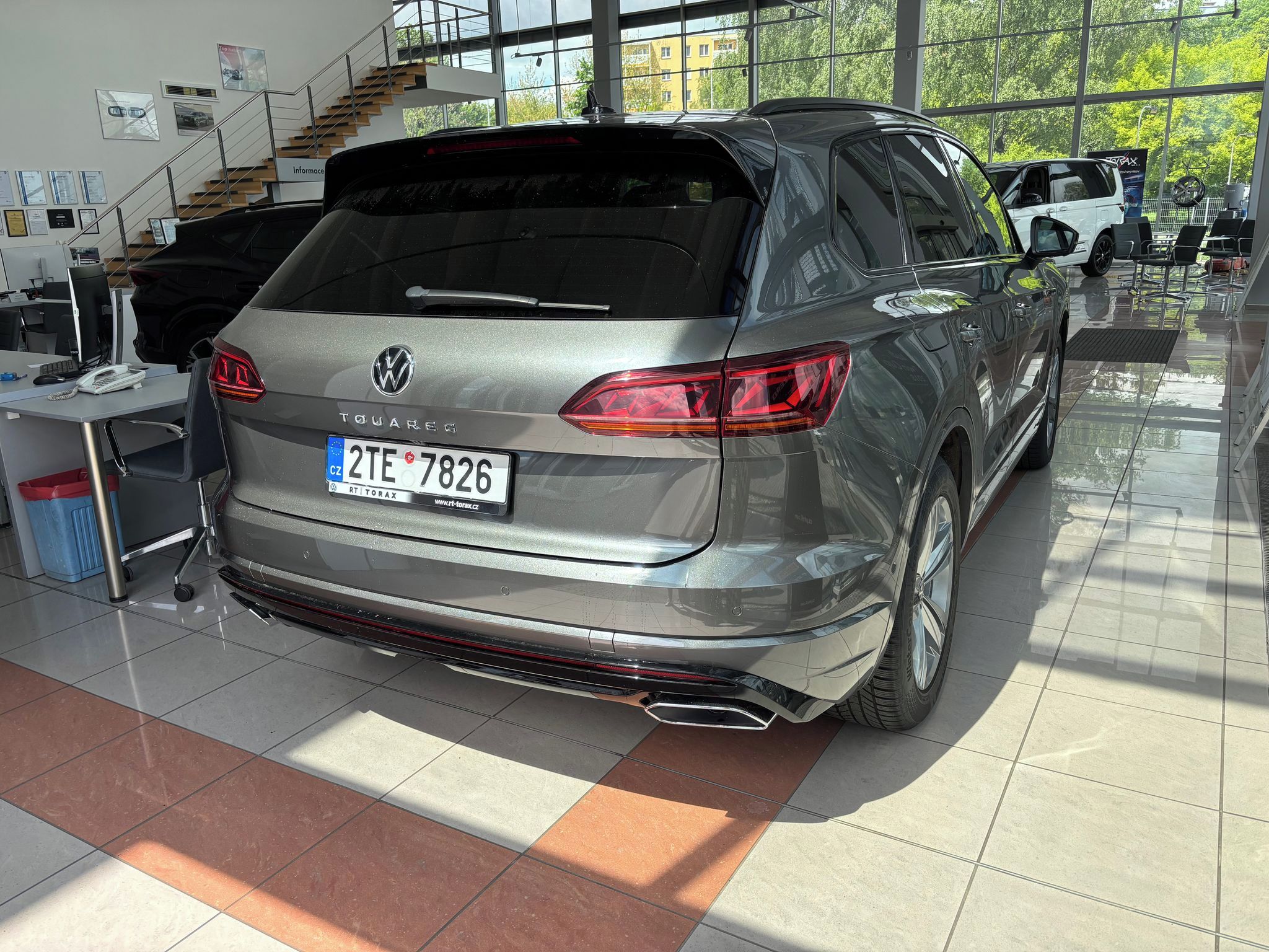 Volkswagen Touareg, R-line  210kW Tažné - fotka 3