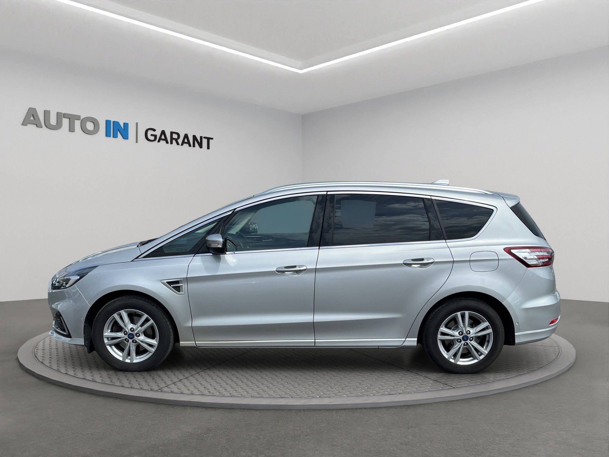 Ford S-MAX, 2.0 Ecoblue 110kW, ČR, 1.maj, - fotka 3
