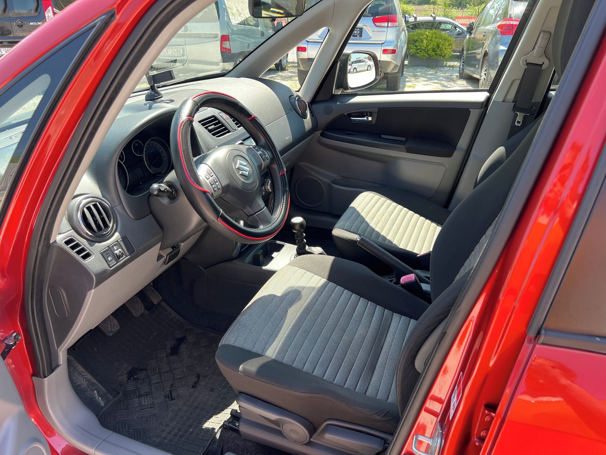 Suzuki SX4, 2.0 DDIS - fotka 5