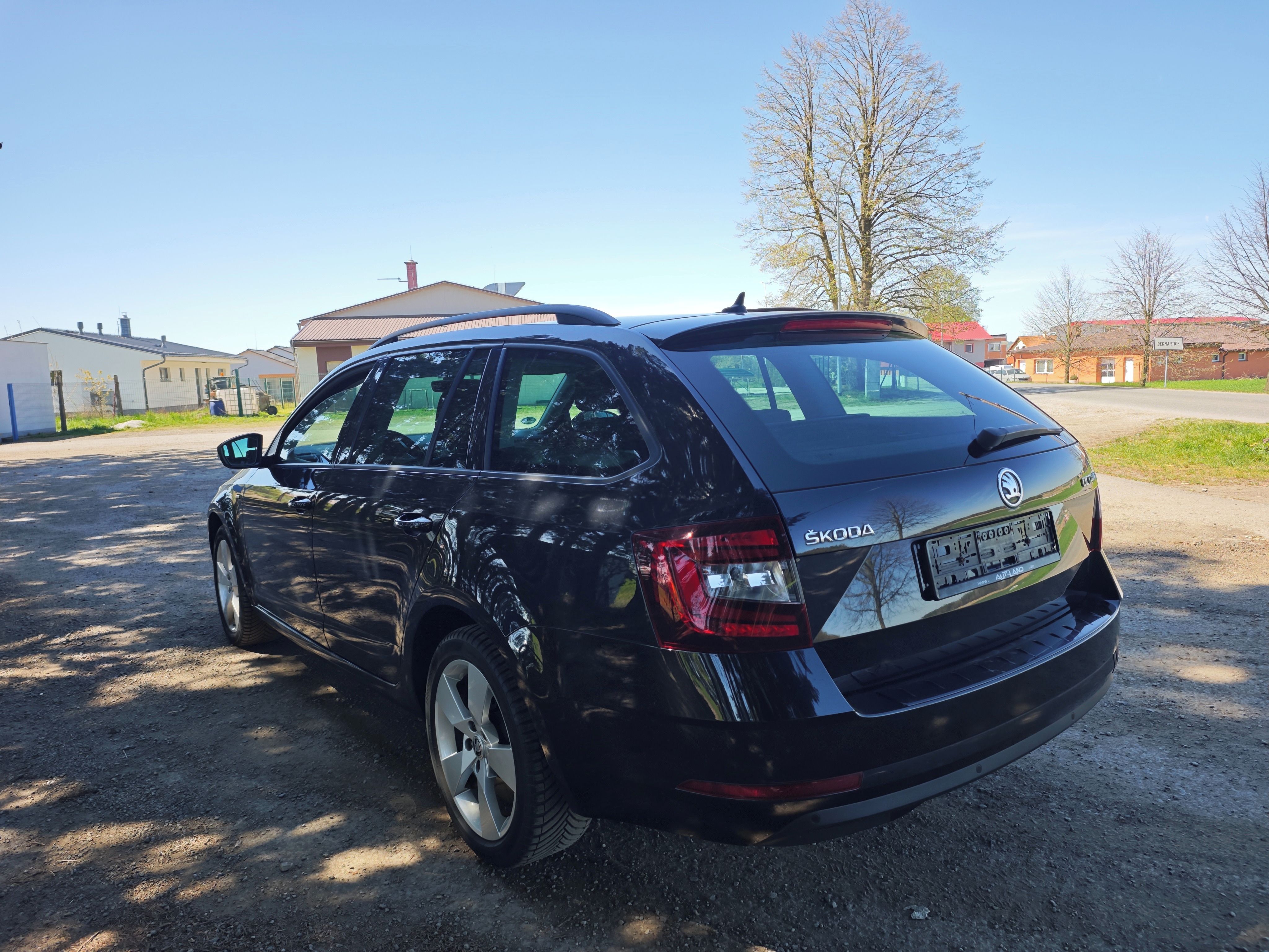 Škoda Octavia, Combi 2.0tdi full LED - fotka 3