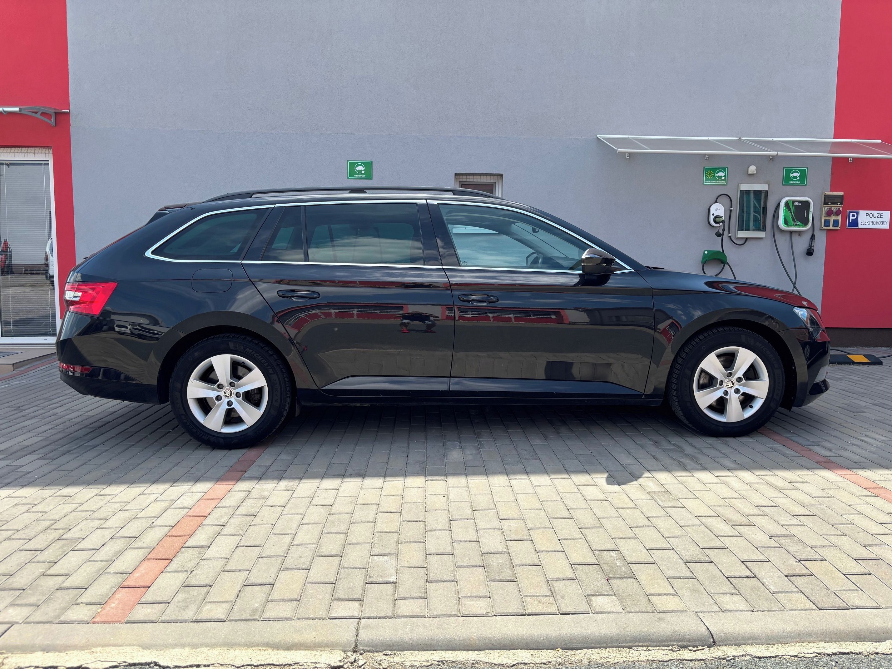 Škoda Superb, 2,0TDi STYLE,vyservisované - fotka 6