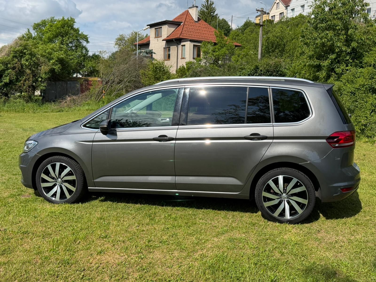 Volkswagen Touran, HIGHLINE 2,0 TDI - 7 MÍST !!! - fotka 4