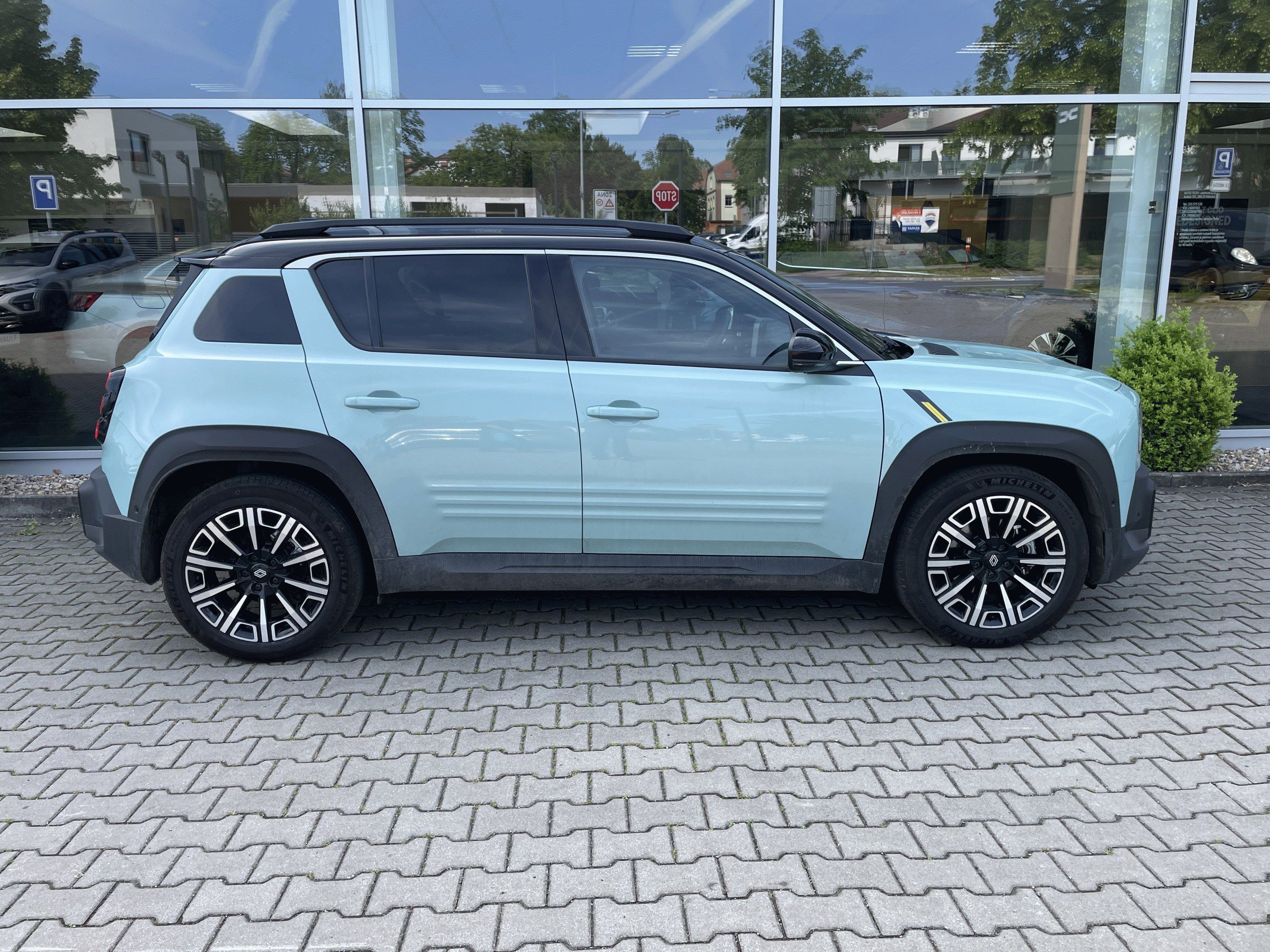 Renault R4, E-Tech 52 kWh Iconic 150k - fotka 3