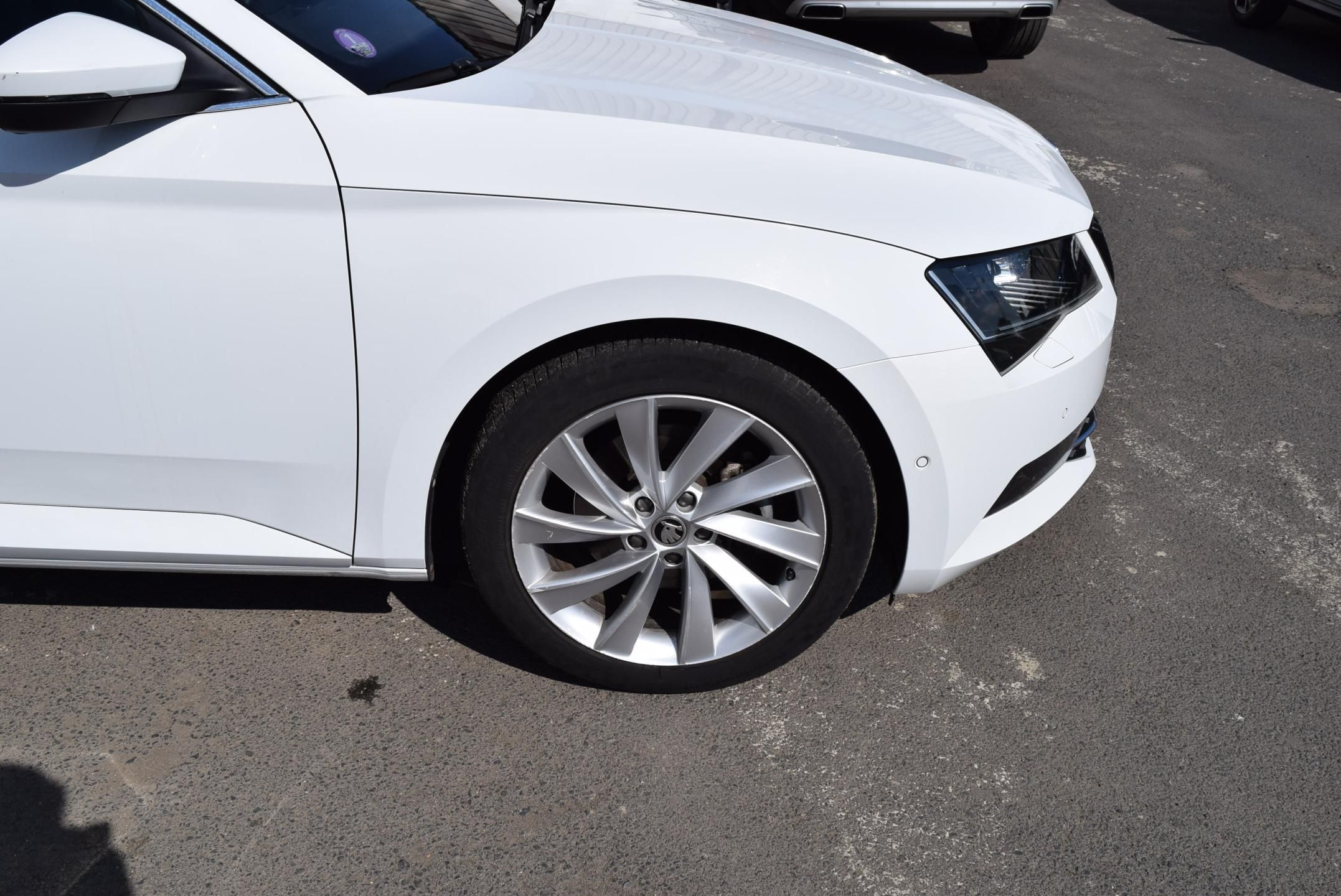Škoda Superb, 1.5TSI 110kw DSG "L&K" TAŽ XEN - fotka 5